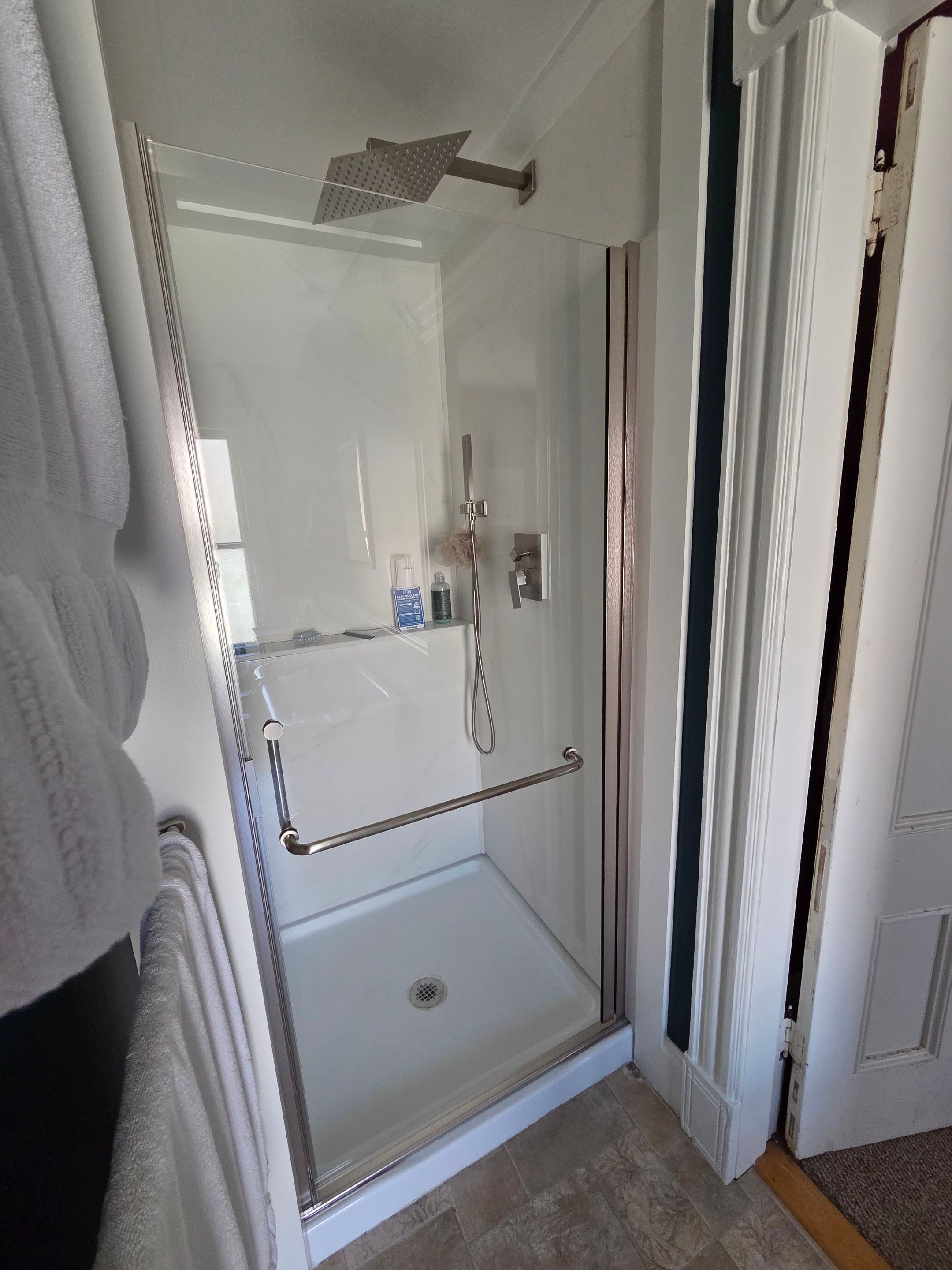 Shower using Alumax Shower by Cheshire Glass Company