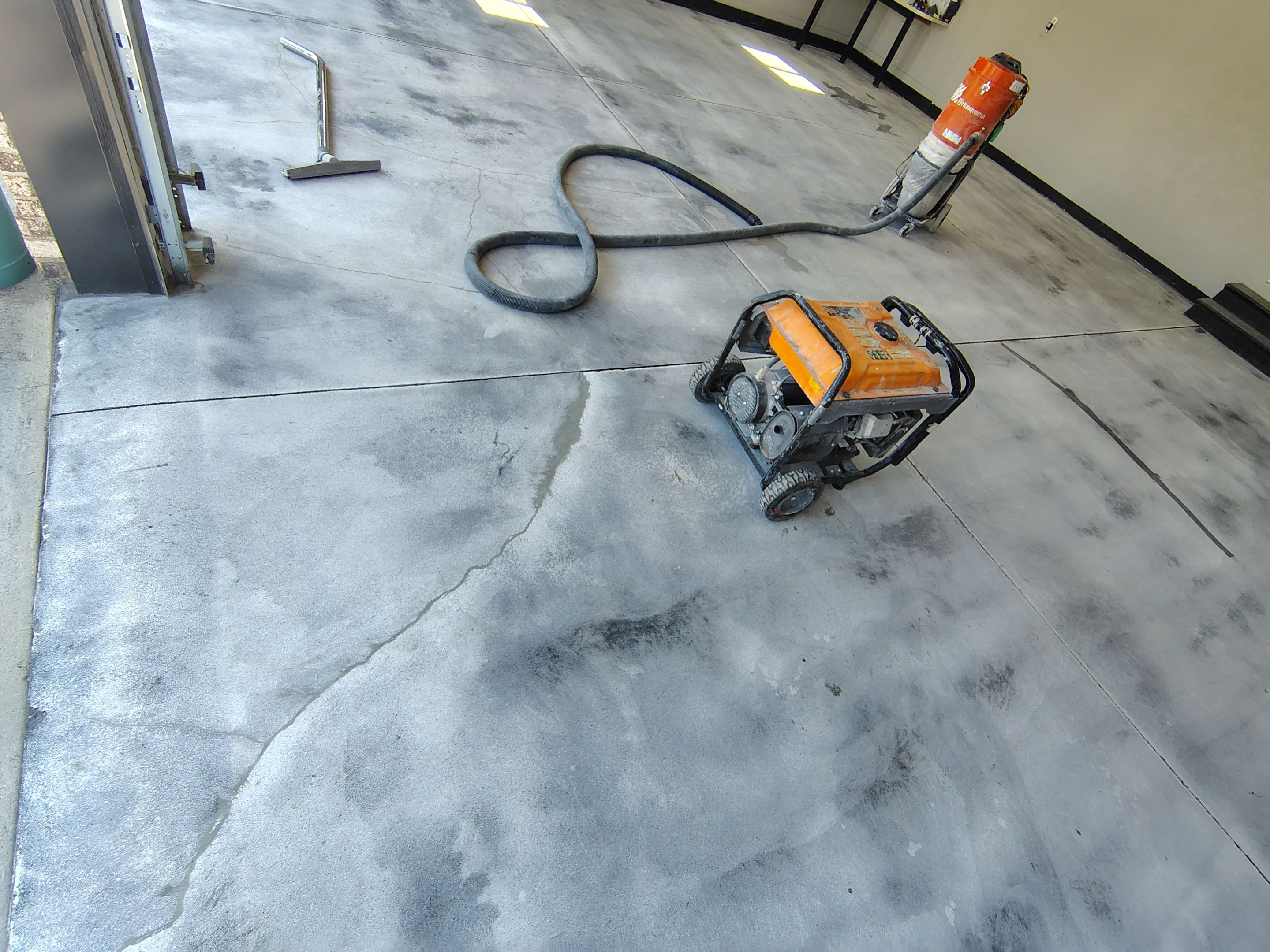 Garage Concrete Floor Coating and Crack Repair in Onawa by Select Painting, Coatings & Garage Cabinets