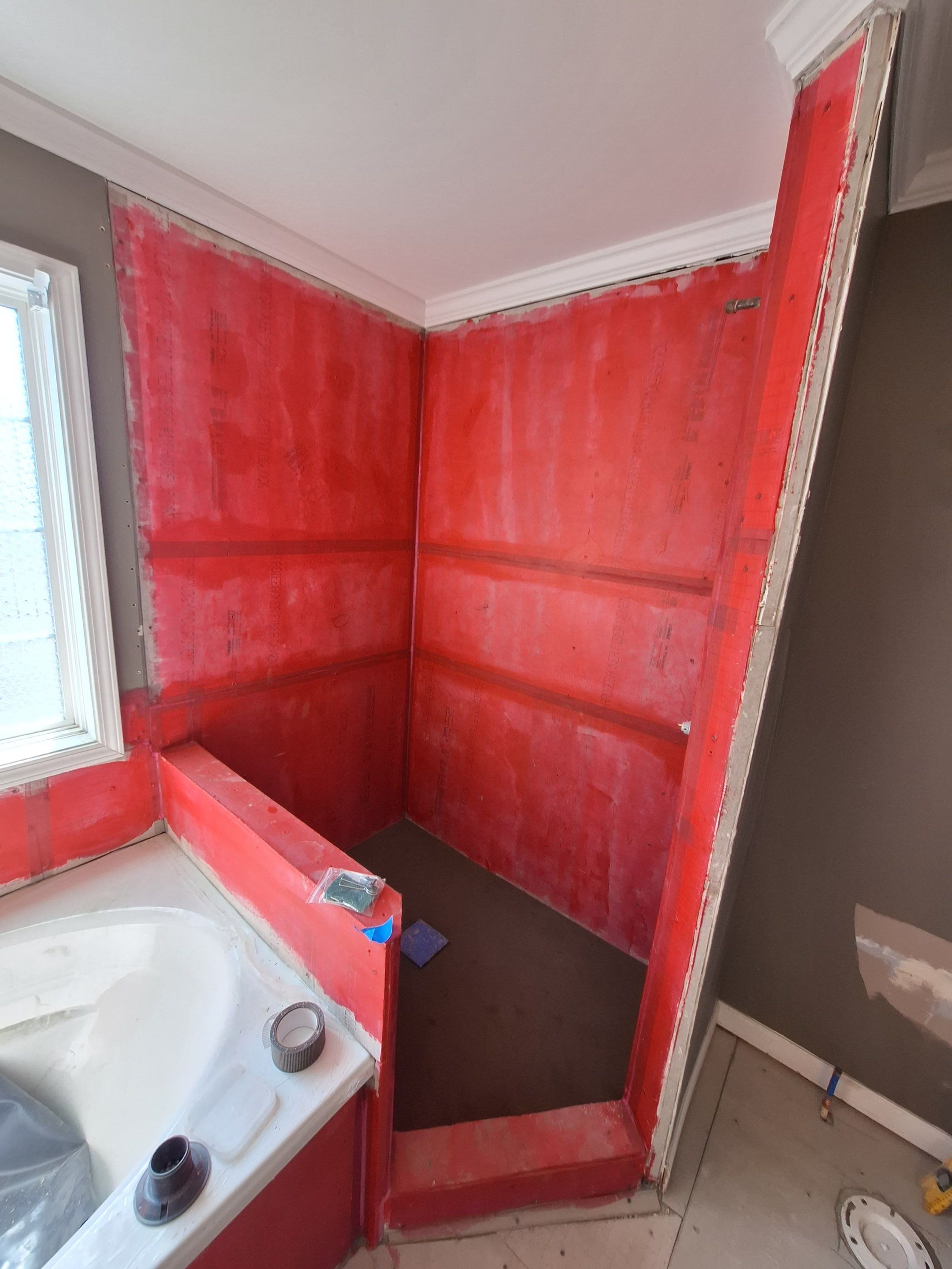 Two bathrooms renovation (hallway and master bathroom) by Prudencio