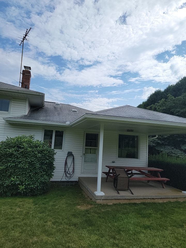 ATLAS PINNACLE COLOR: PRISTINE SCOTCHGARD BLACK SHADOW DRIP EDGE: WHITE by Eagle Eye Roofing