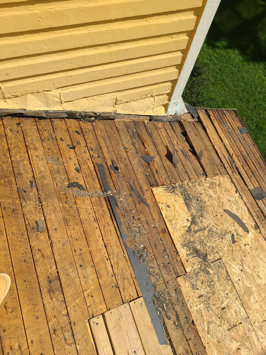 Arlington: CertainTeed Landmark Designer Shingles in Moire Black by RM Banning, Inc.