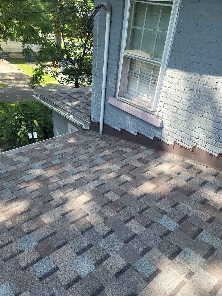 ATLAS PINNACLE COLOR: MAJESTIC SHAKE DRIP EDGE: WHITE by Eagle Eye Roofing