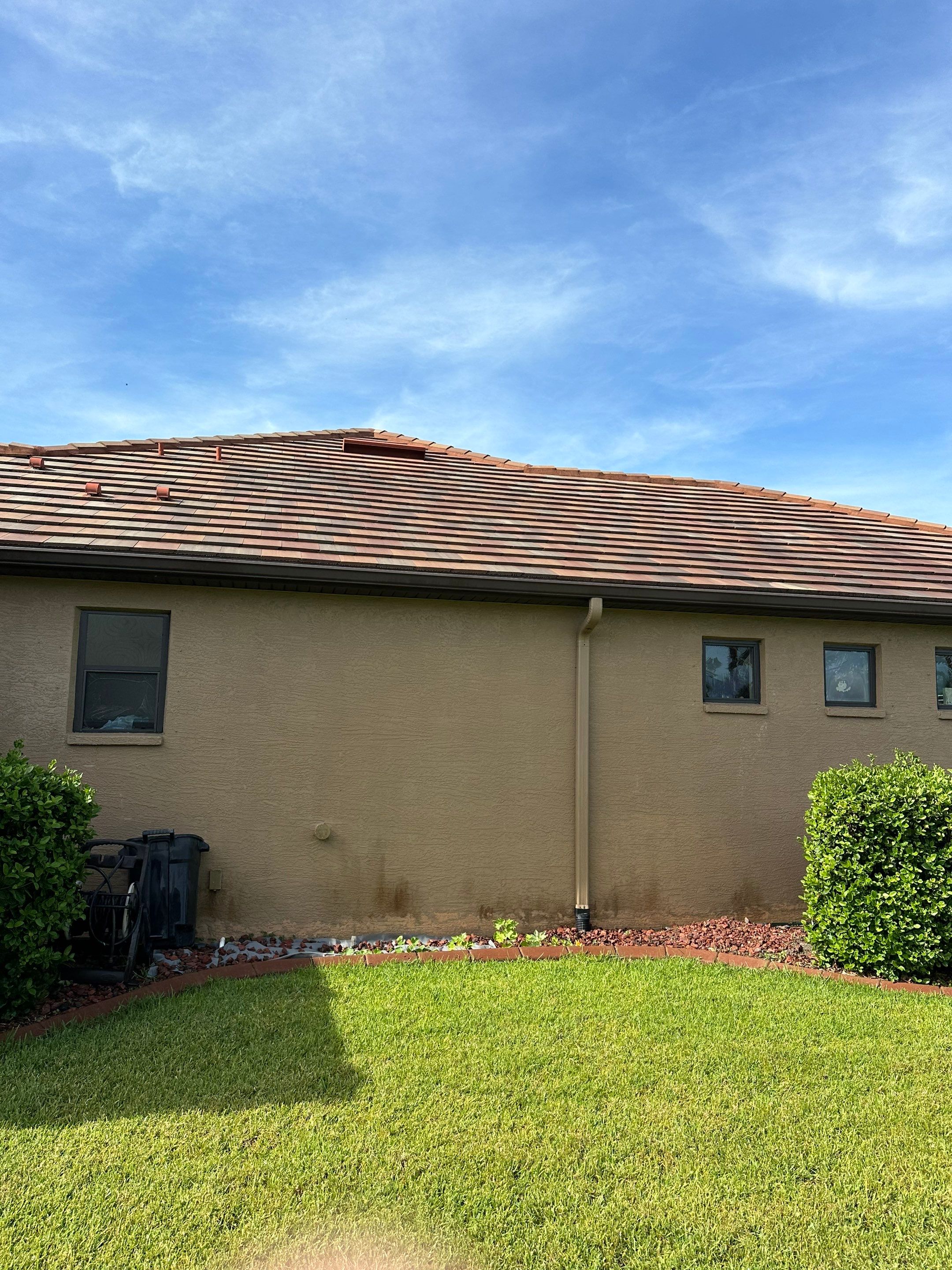 🏡 Tile Roof Cleaning – Gamble Creek Estates, Parrish, FL by Sunshine AquaWash