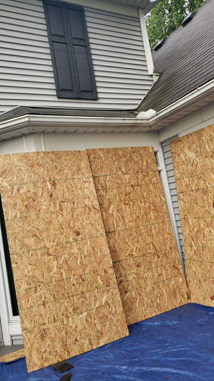 Brand: Atlas Pinnacle Color: Pristine Socthgard Pewter Drip: Black by Eagle Eye Roofing