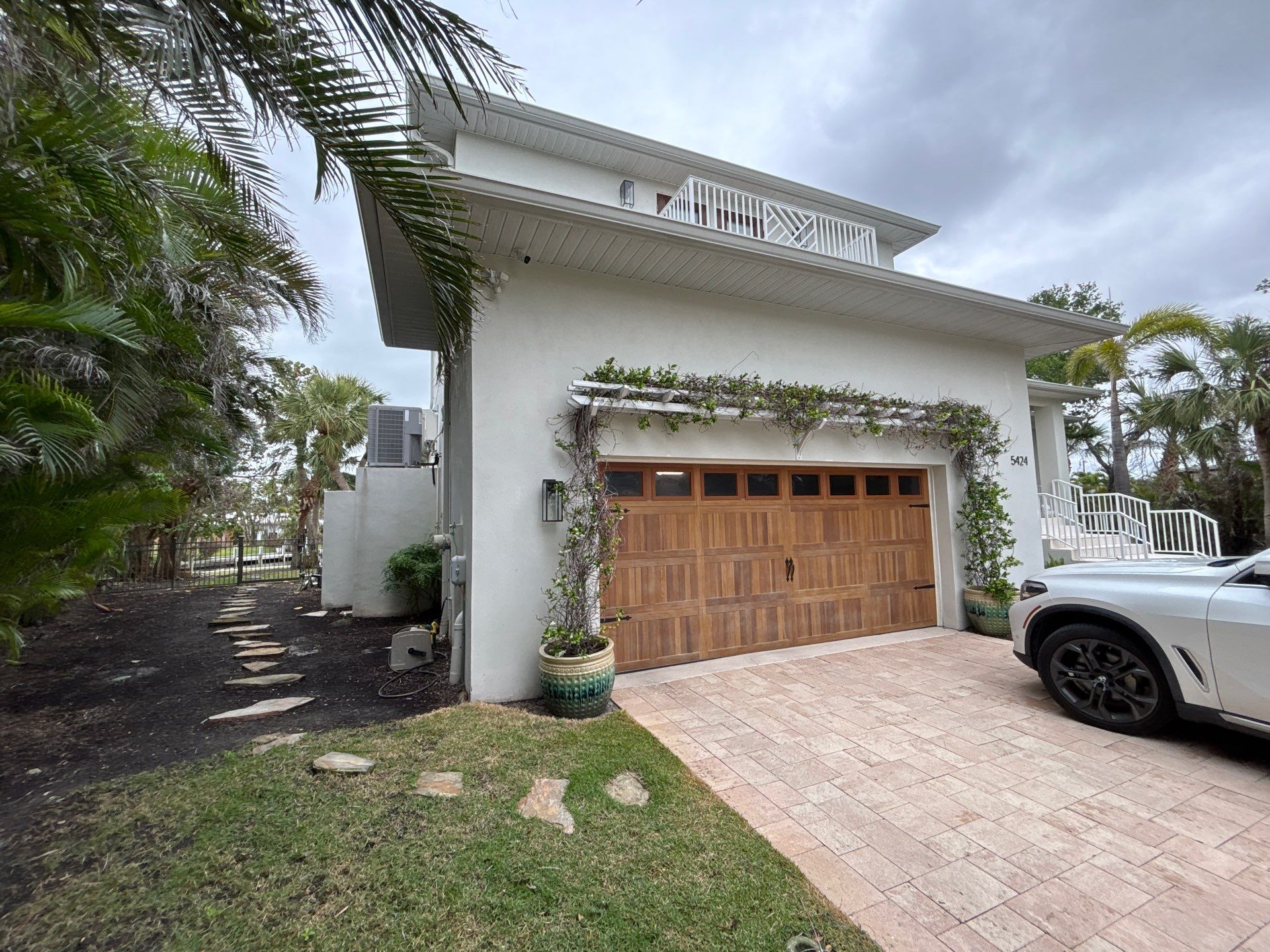 6-Inch White Seamless Gutters Installation in Siesta Key FL by Gutter Professors