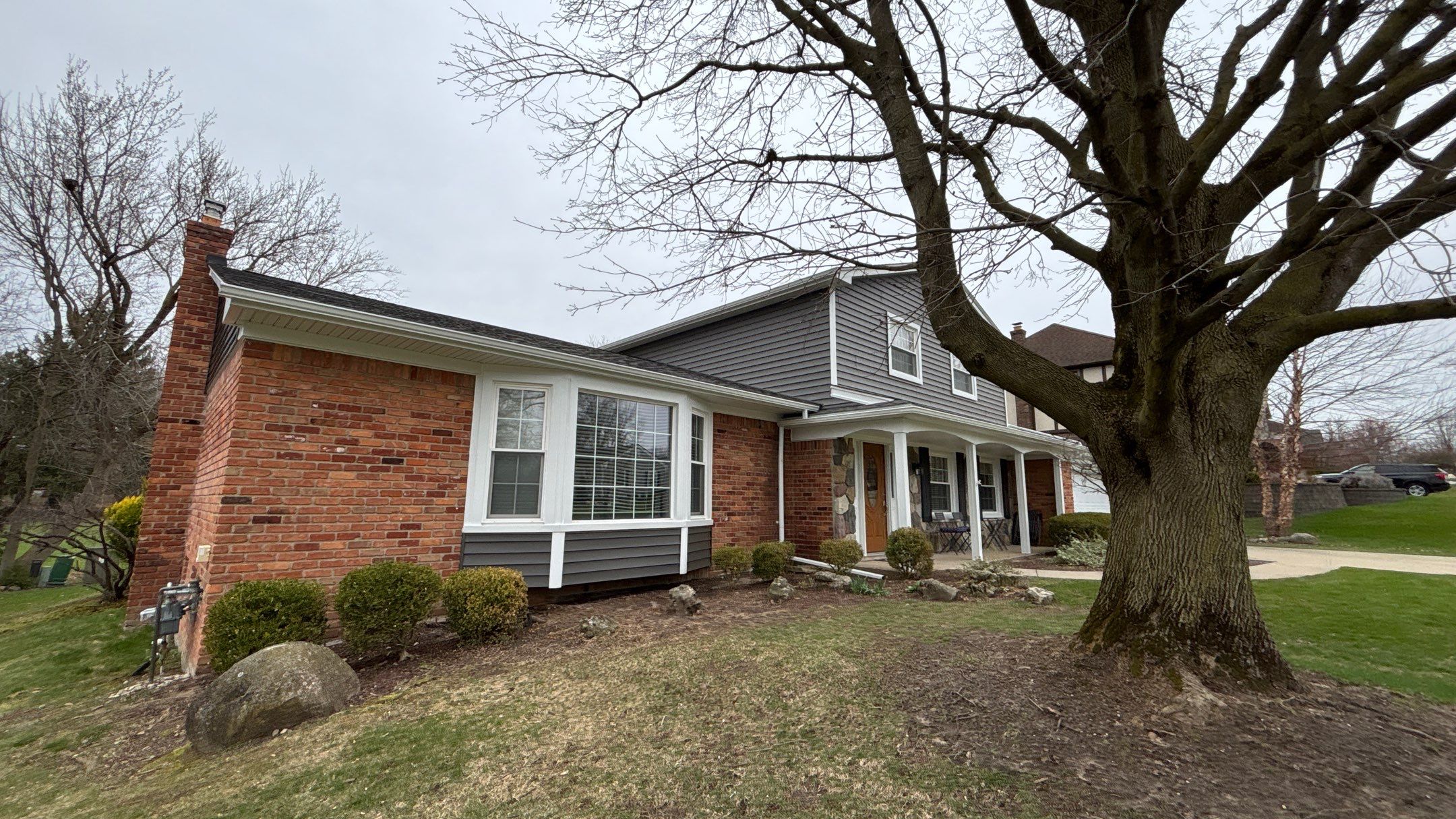 Siding Replacement using Alside Charcoal Smoke and Roof Replacement using Owens Corning Peppercorn by 180 Contractors
