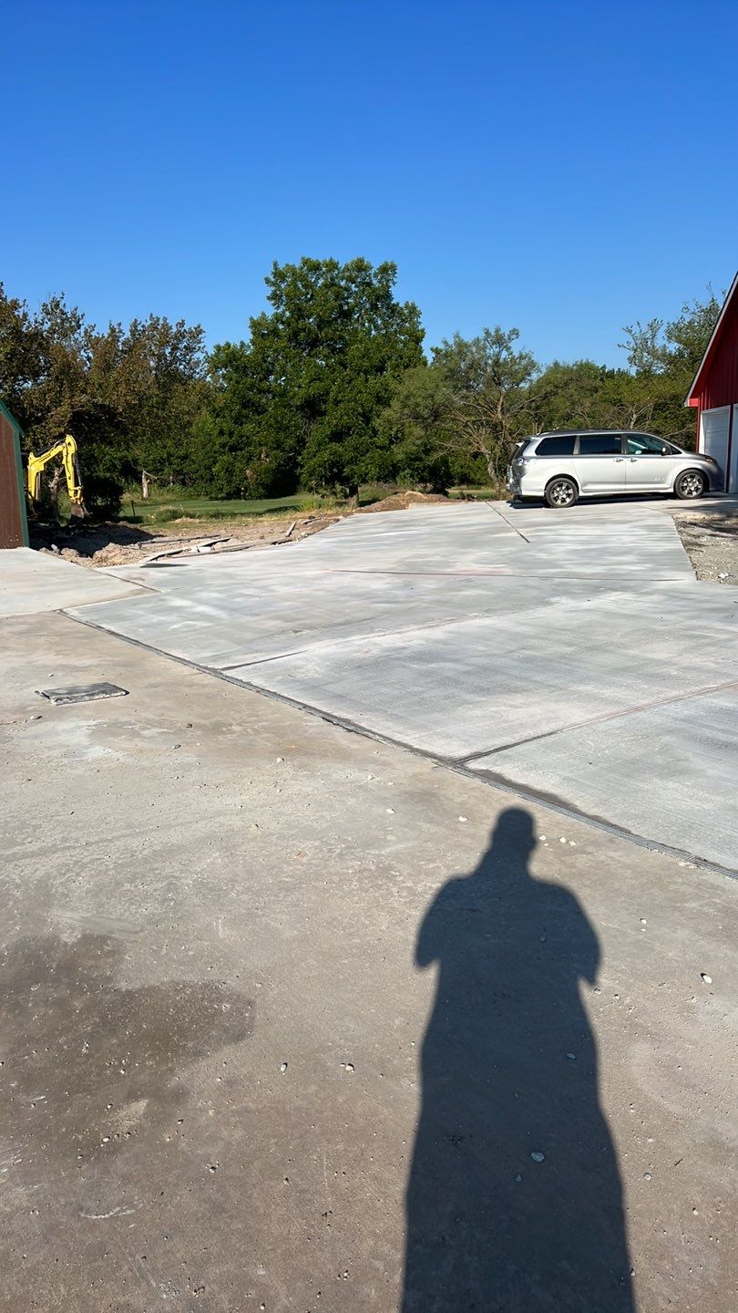 1000' Drive and Patio using Concrete by Clays Services Inc