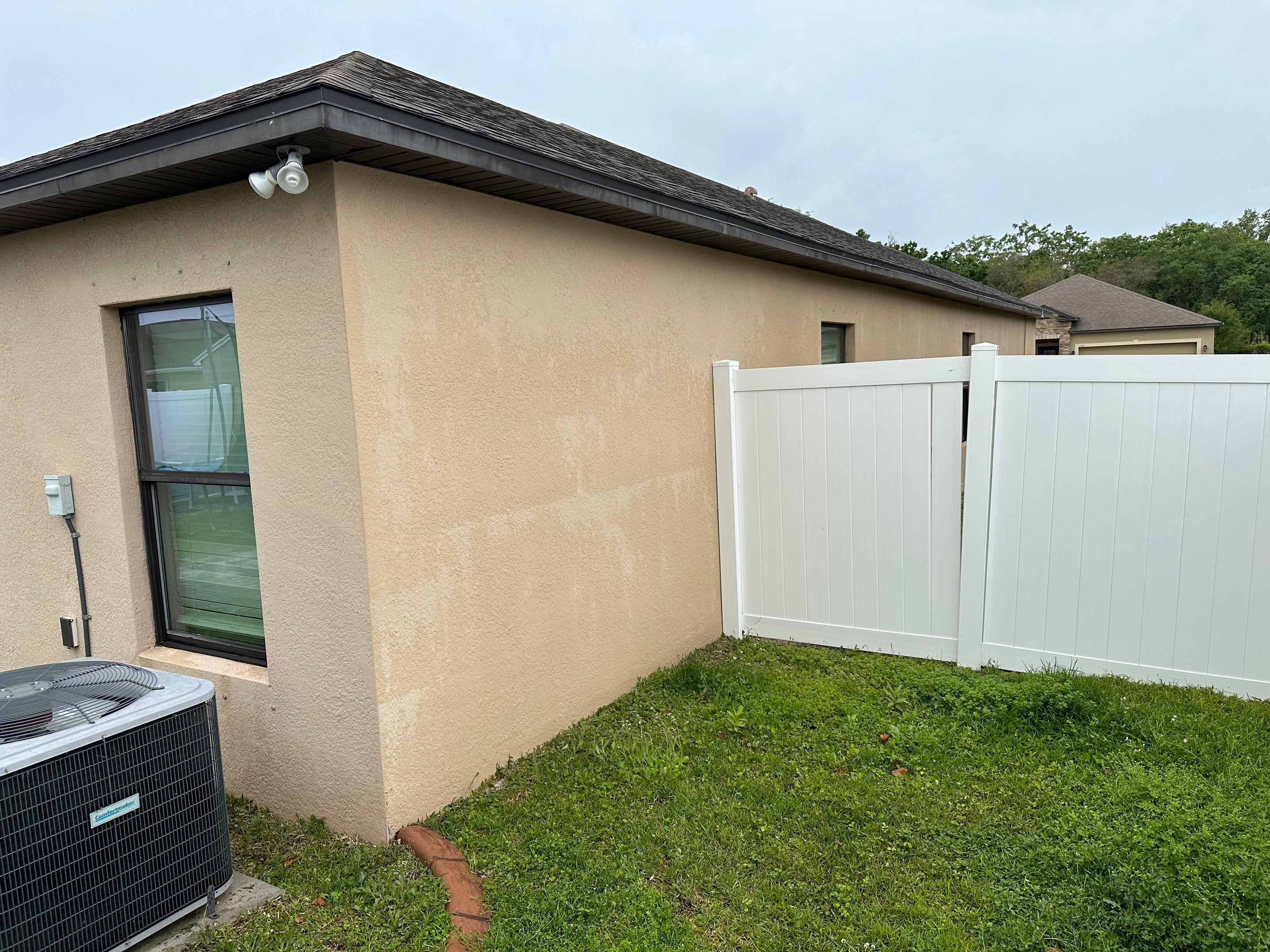House Wash & Driveway Cleaning in Palmetto Estates Community, Palmetto, FL by Sunshine AquaWash