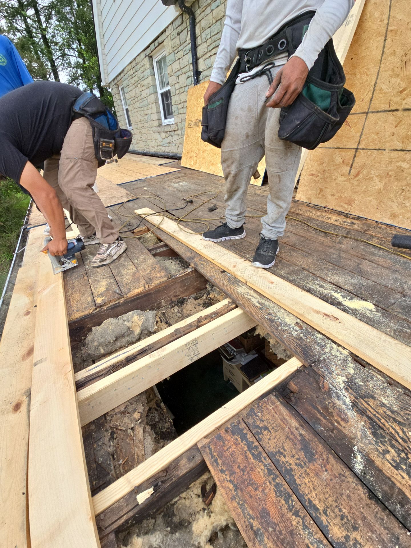 Residential Roofing Installation using GAF Timberline HDZ Charcoal by Rainstoppers Roofing