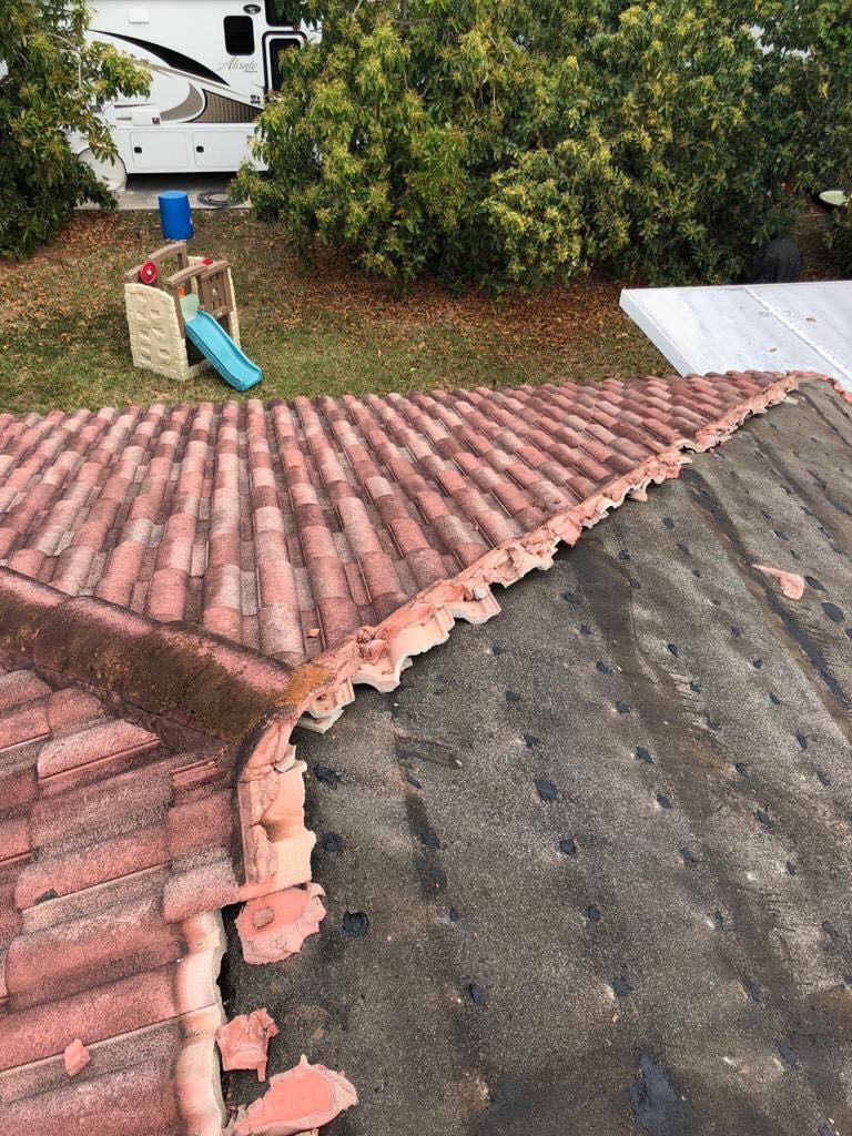 Metal Roof - Galvalume - Charcoal by Istueta Roofing