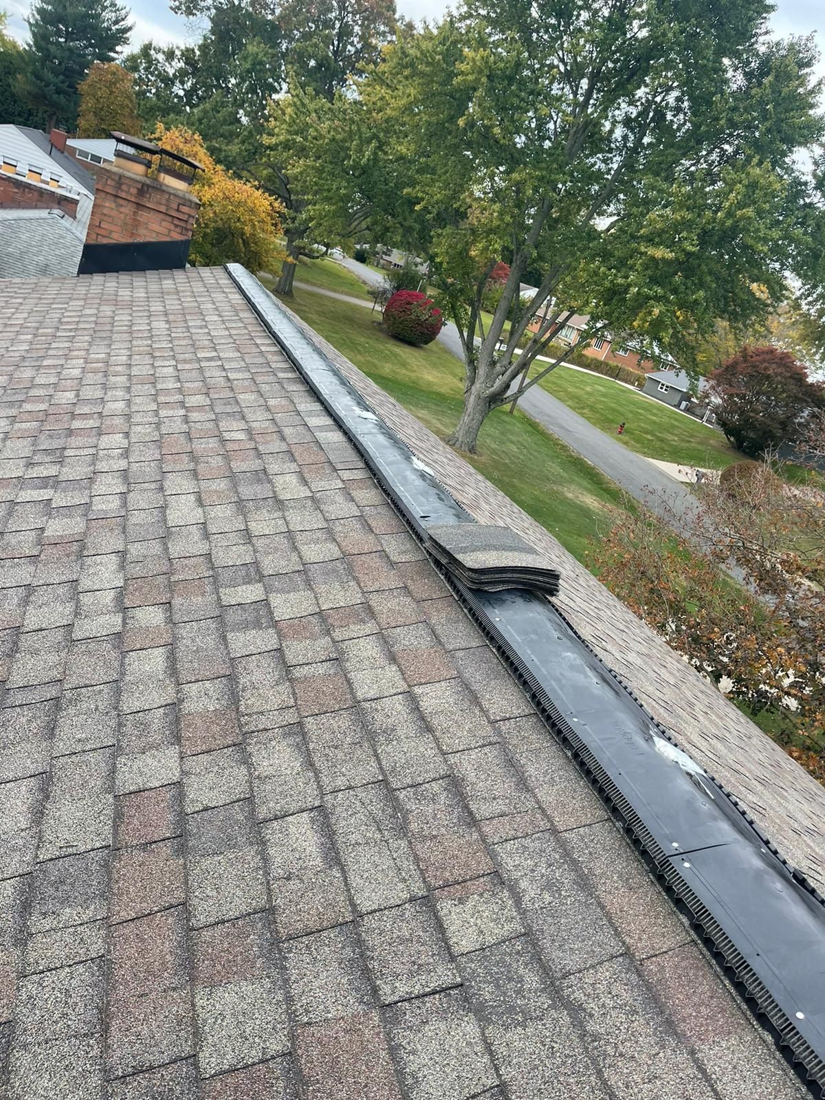 ATLAS PINNACLE COLOR: WEATHERWOOD DRIP EDGE: WHITE by Eagle Eye Roofing