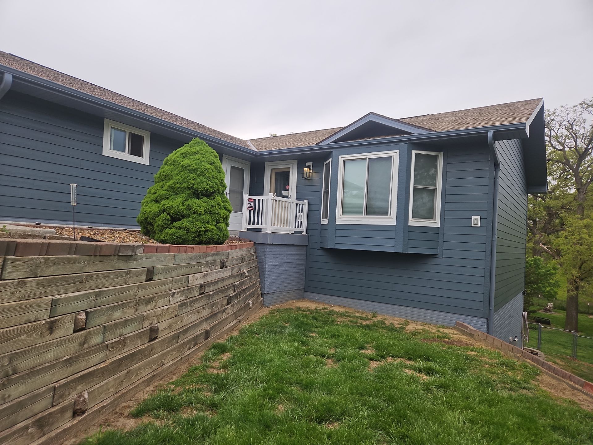 Evening Blue Siding and Window Replacement in Glenwood, Iowa by Carps Complete Exteriors 