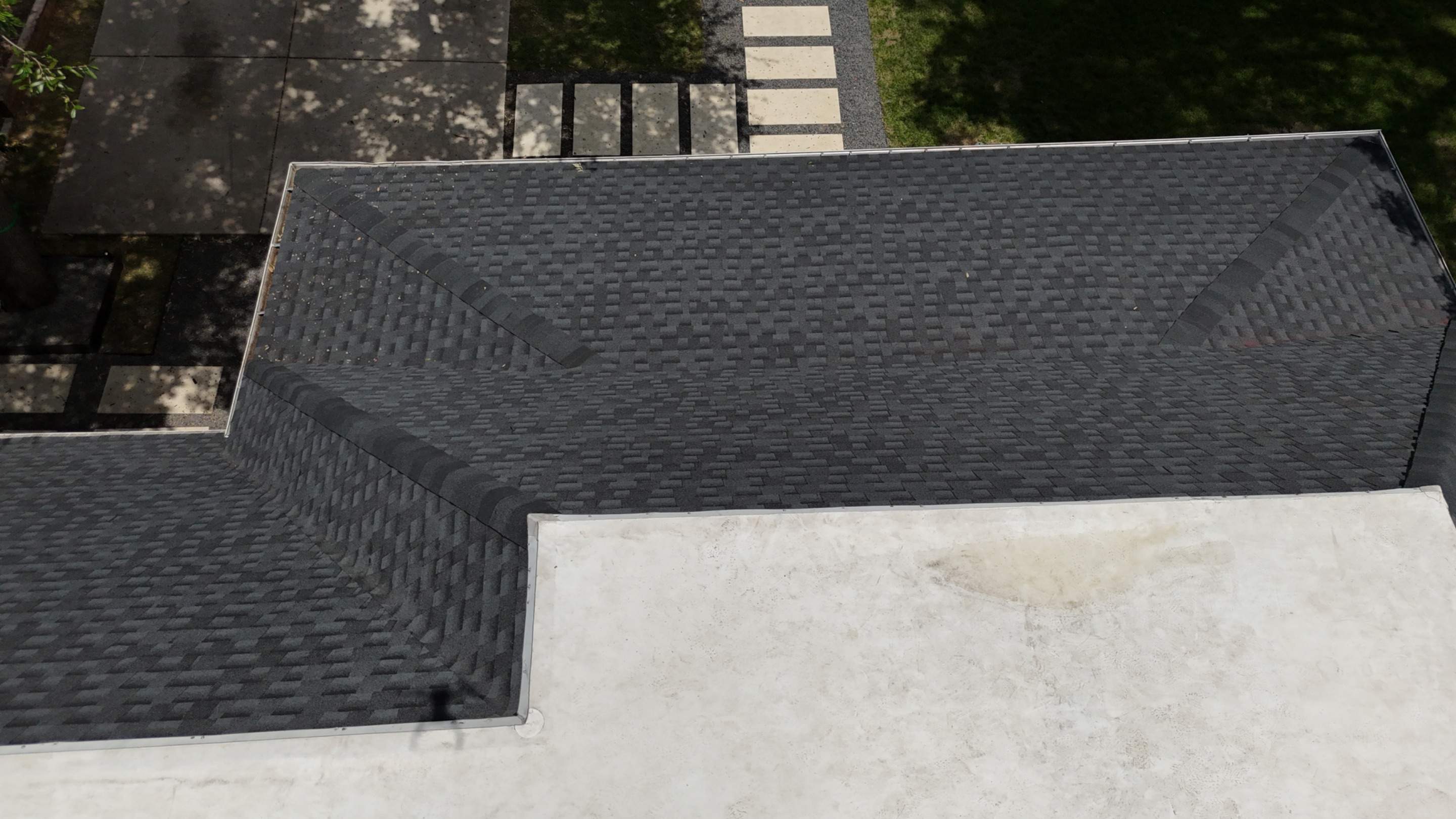 Charcoal - GAF Timberline HDZ by RoofsOnly.com