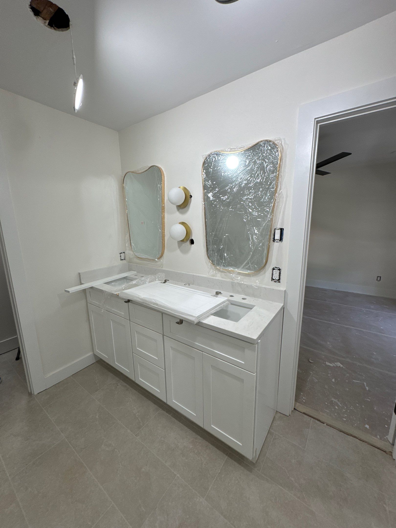 Layout-Loving Kitchen: Premium Cabinets Delivered in 7 Days Flat by Tibi Soli LLC