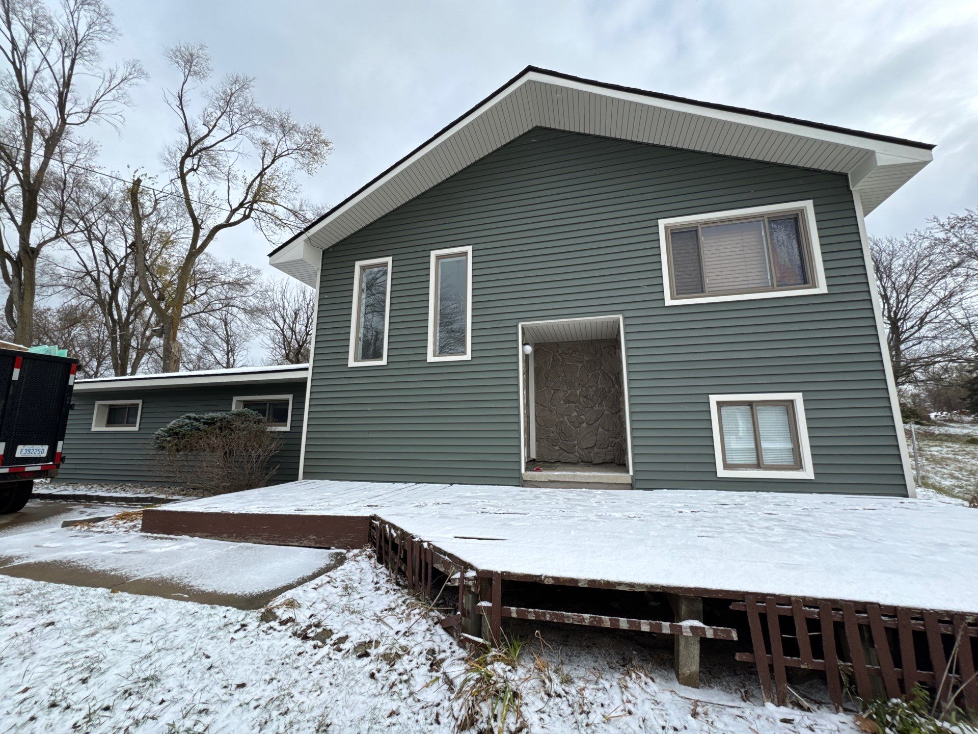 Siding Replacement using Alside Charter Oak D4.5" by 180 Contractors