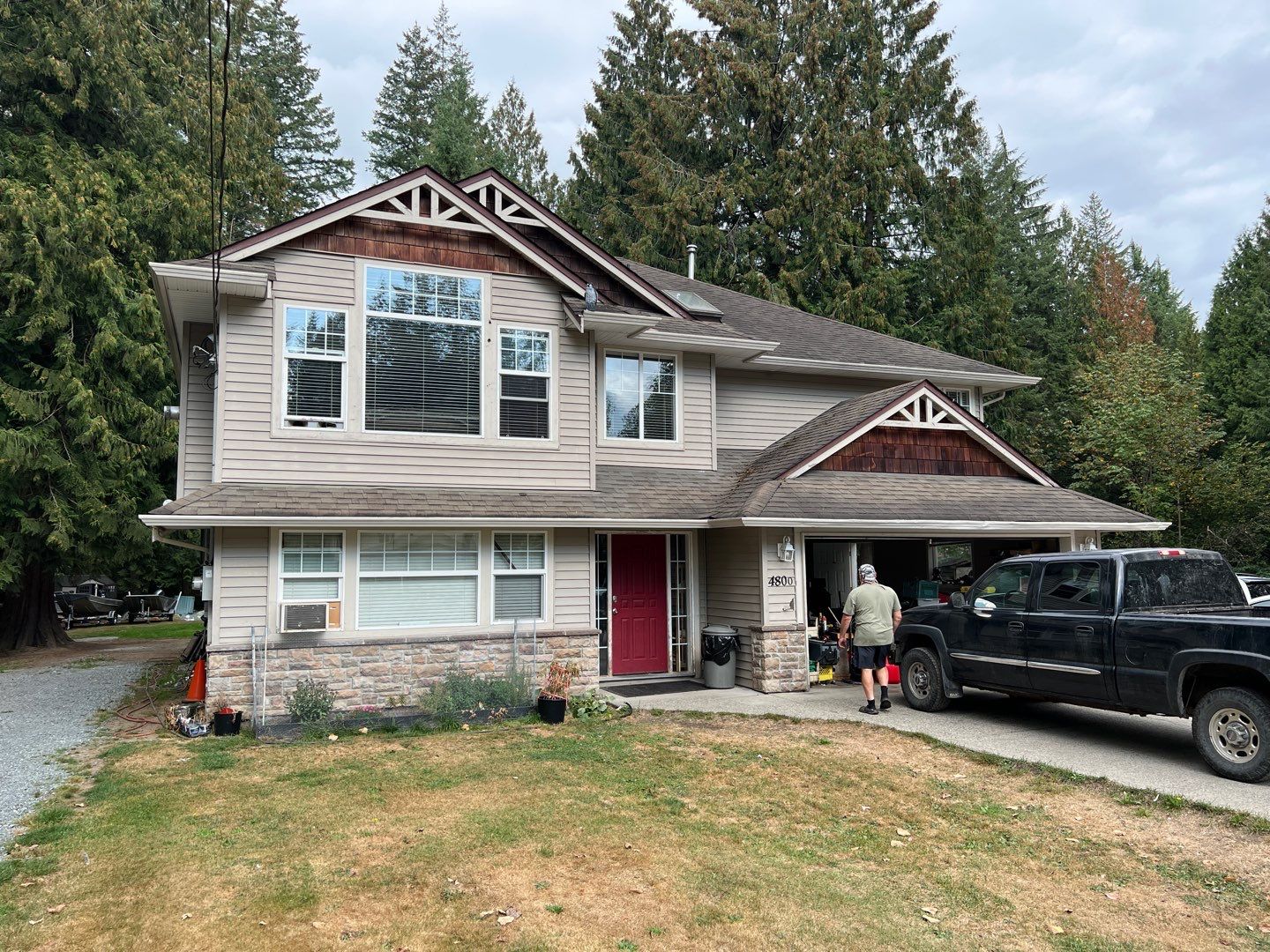 Residential Roofing Installation using OC Oakridge shingles by Top Notch Roofing Inc