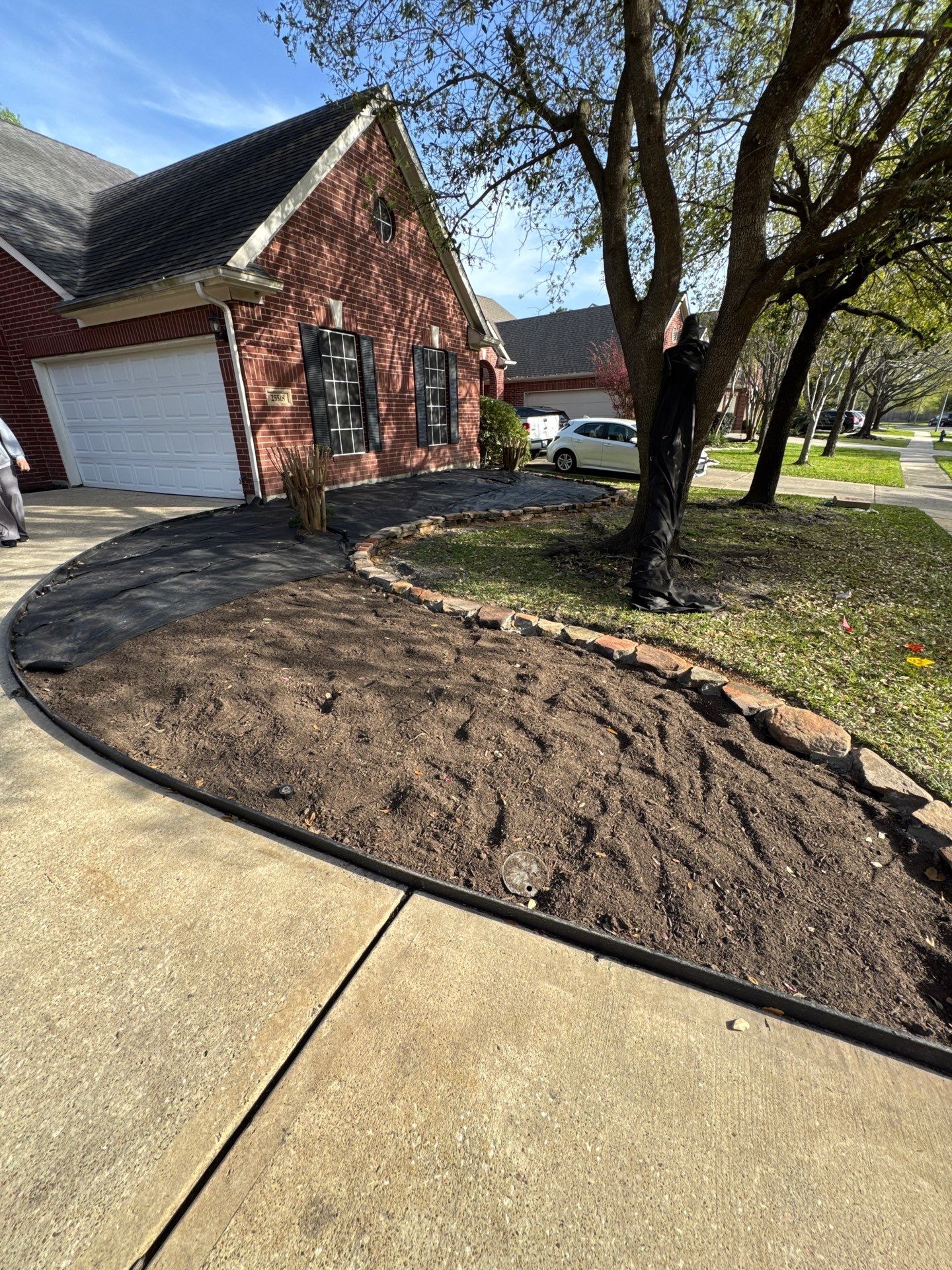 🌿 Mr. Kling – Front Yard Flower Bed Refresh & Backyard Walk Path by Texas Urban Elements