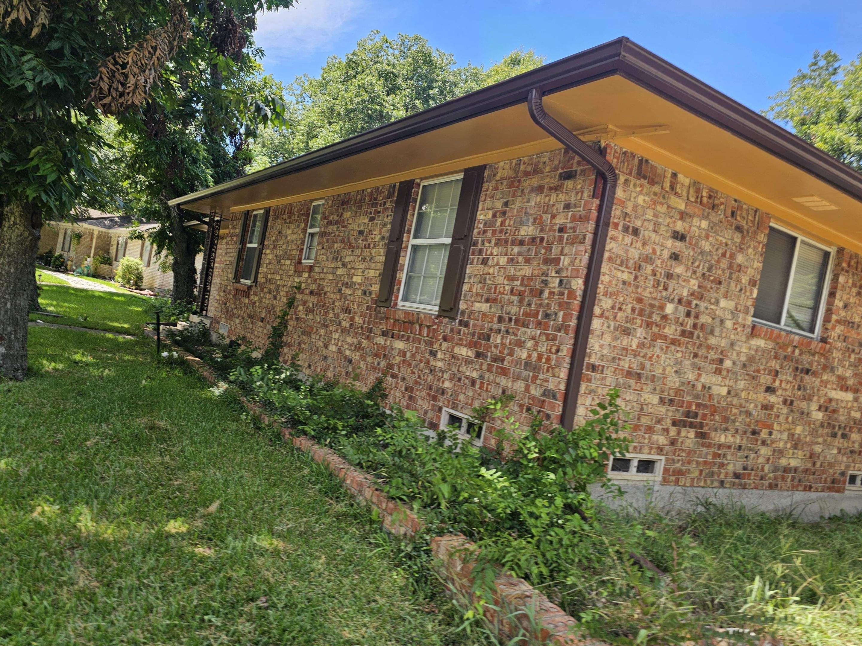Seamless Gutters by OTNT ROOFING