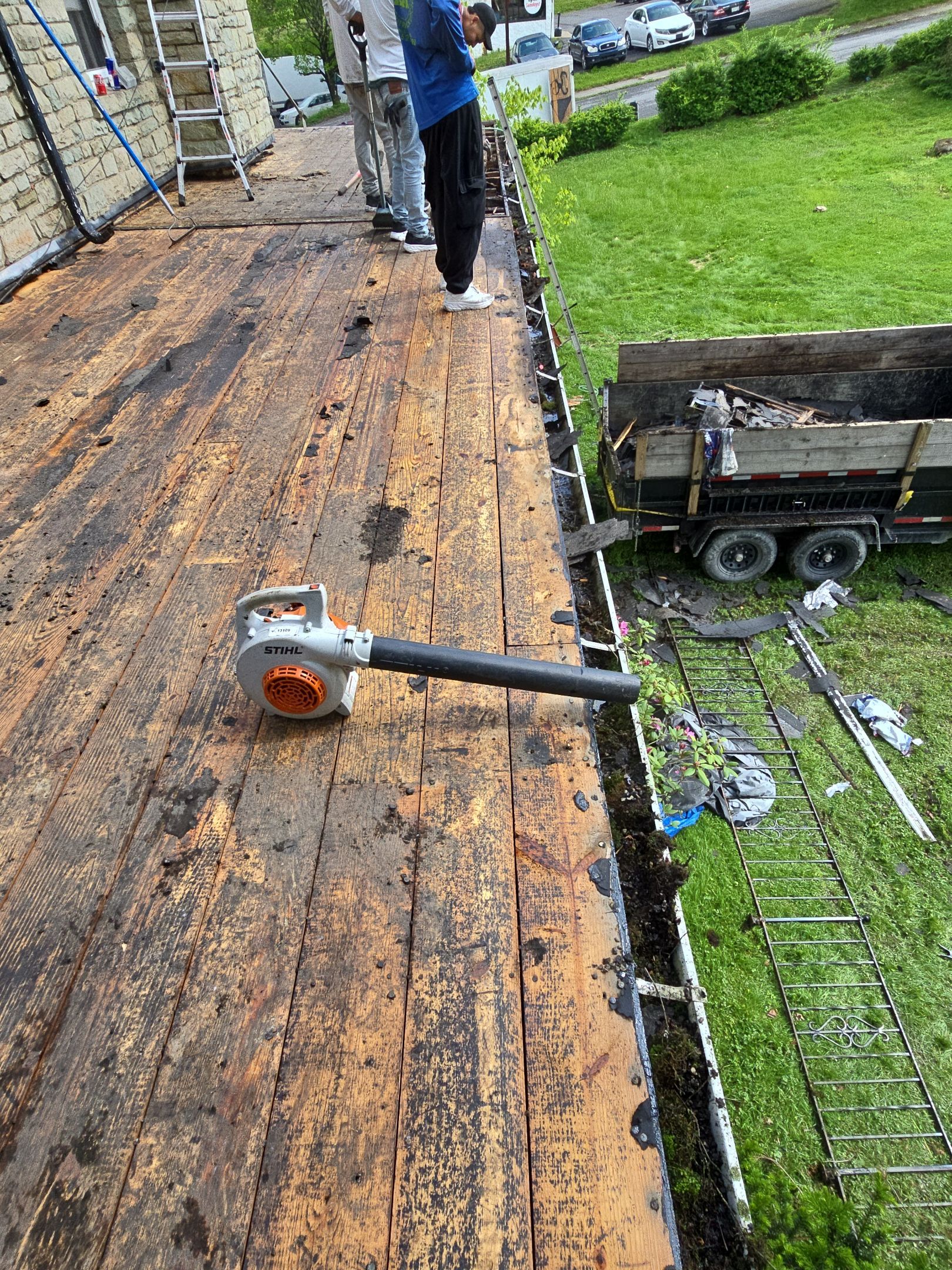 Residential Roofing Installation using GAF Timberline HDZ Charcoal by Rainstoppers Roofing