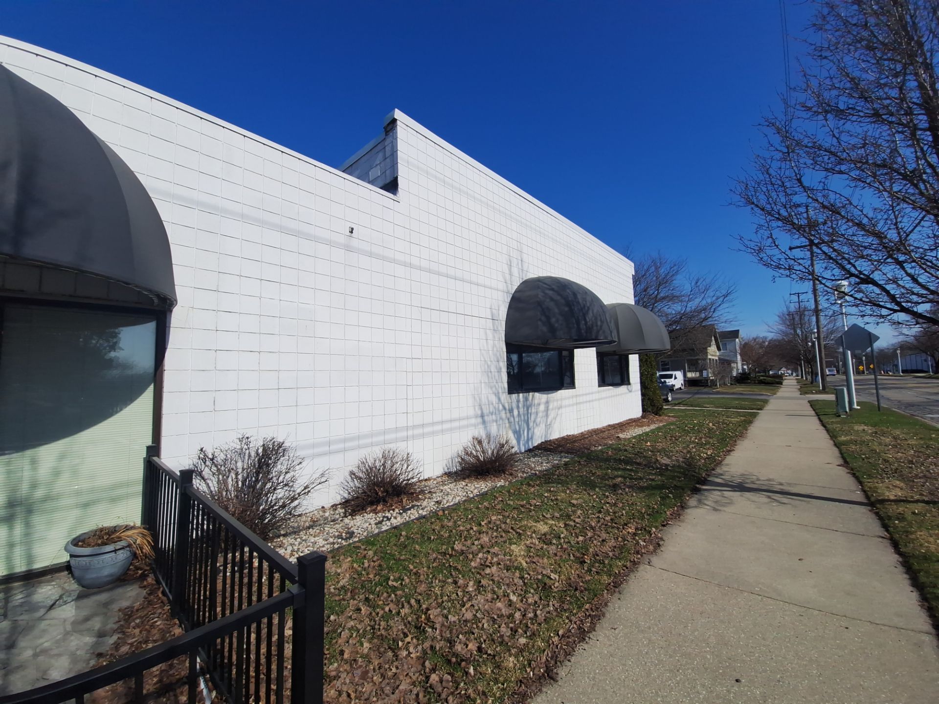 Exterior Cleaning & Maintenance | Pine St Cafe – Ferrysburg Michigan by Gordon Painting
