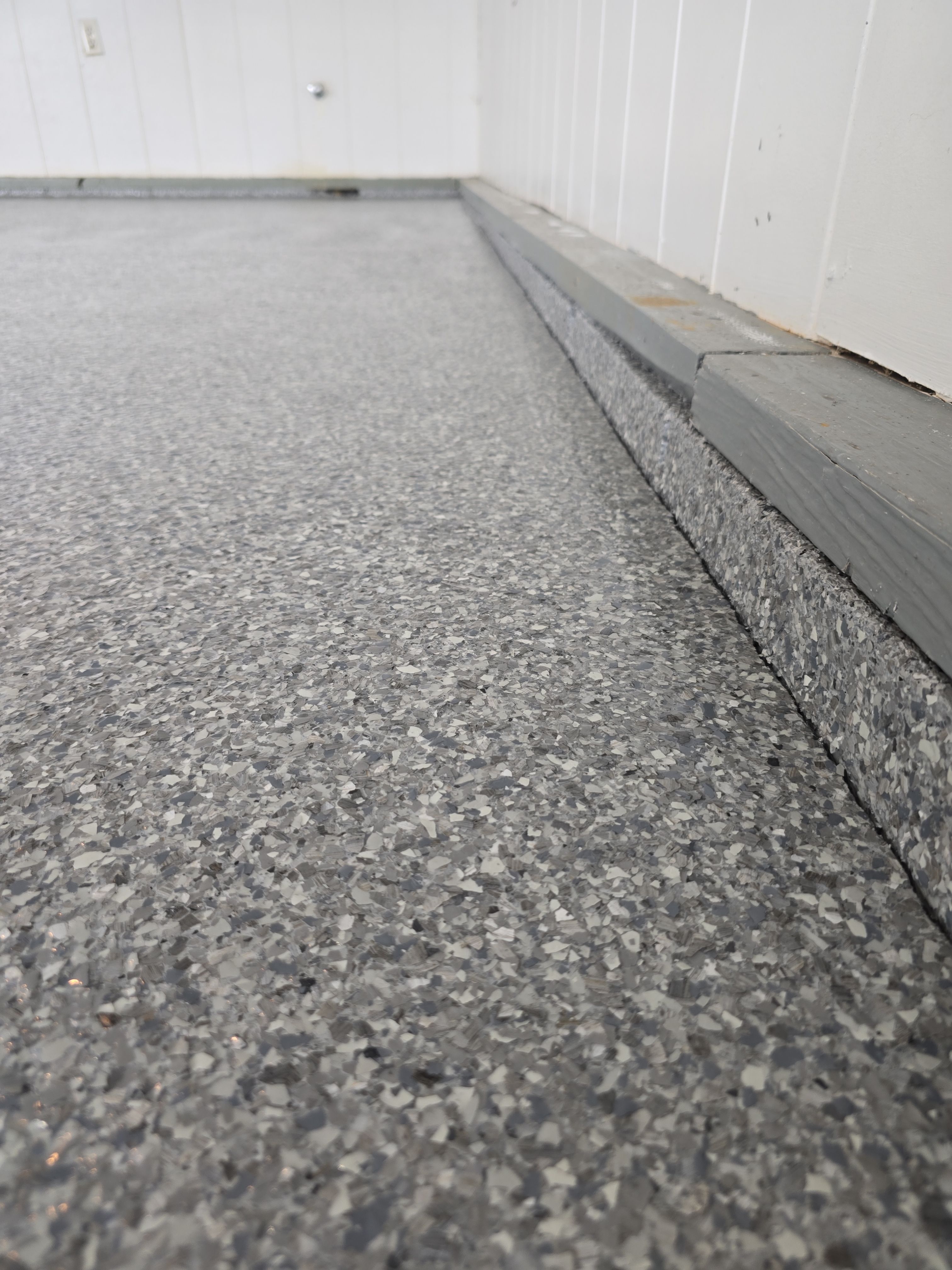 DIY Out - Beautiful Flake In! by Elite Floor Solutions