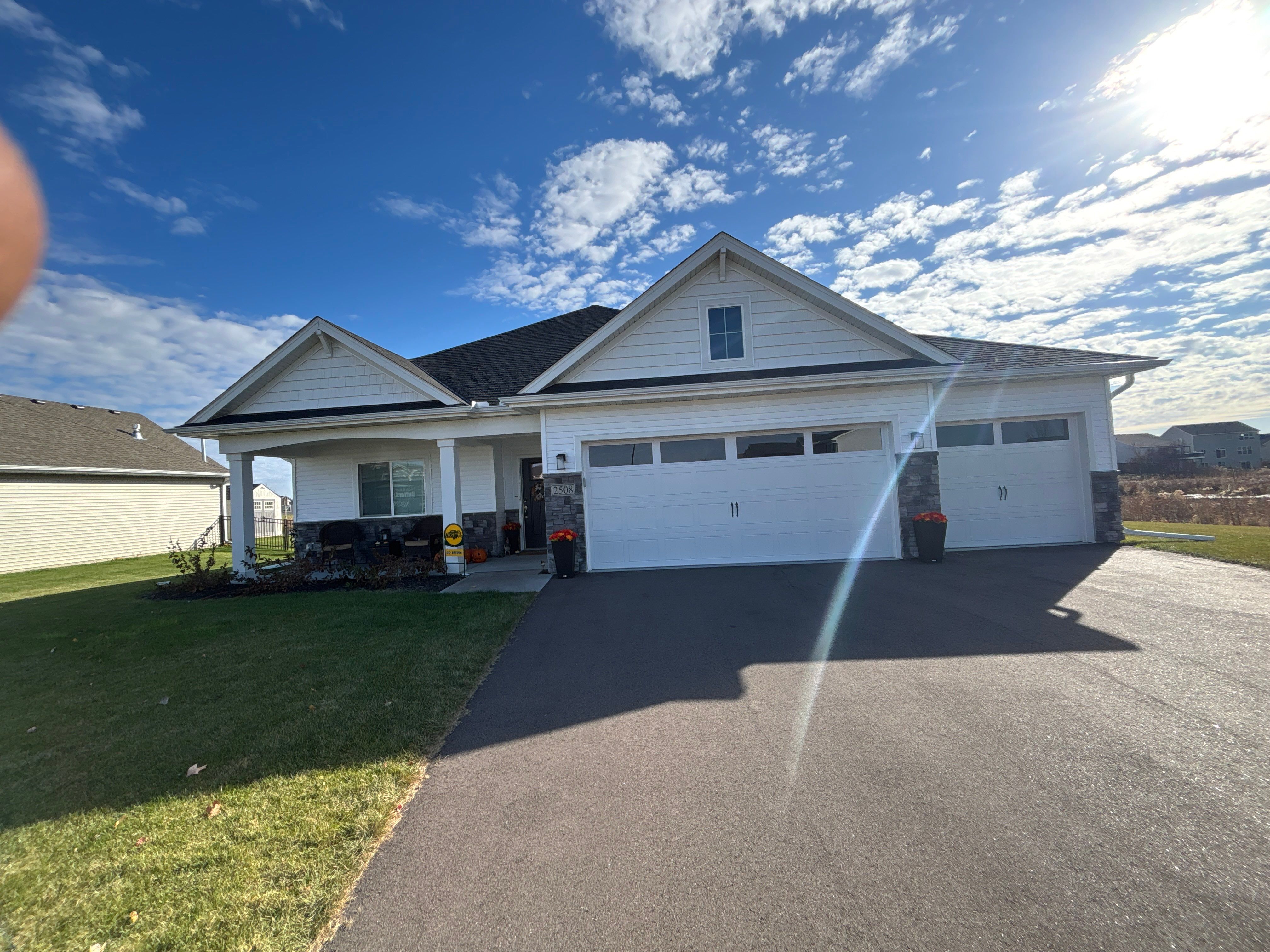 5-Inch White Seamless Gutter Installation – Buffalo, MN by Next Level Seamless Gutters / Exteriors Inc.