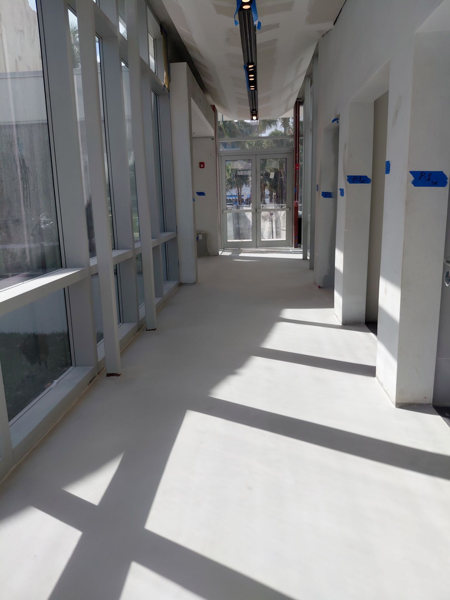 Rotonda at Collins Avenue by Seamless Surfaces