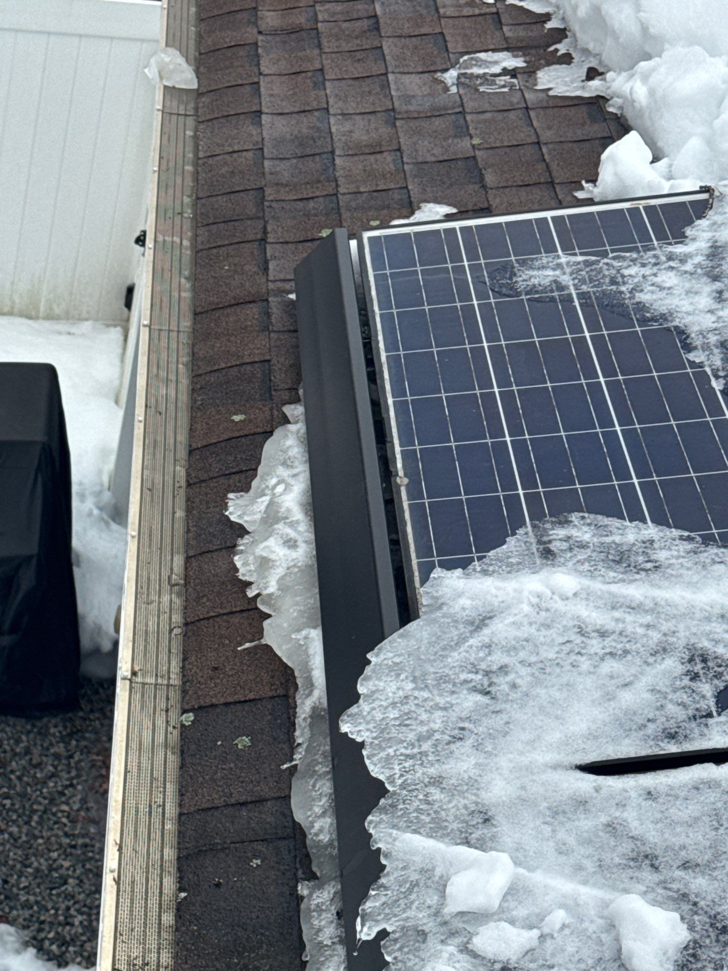 Ice Dam Removal & Snow Removal in Woburn, MA by Mighty Dog Roofing of Greater Middlesex County