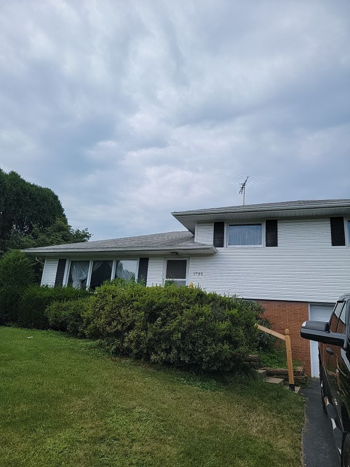 ATLAS PINNACLE COLOR: PRISTINE SCOTCHGARD BLACK SHADOW DRIP EDGE: WHITE by Eagle Eye Roofing