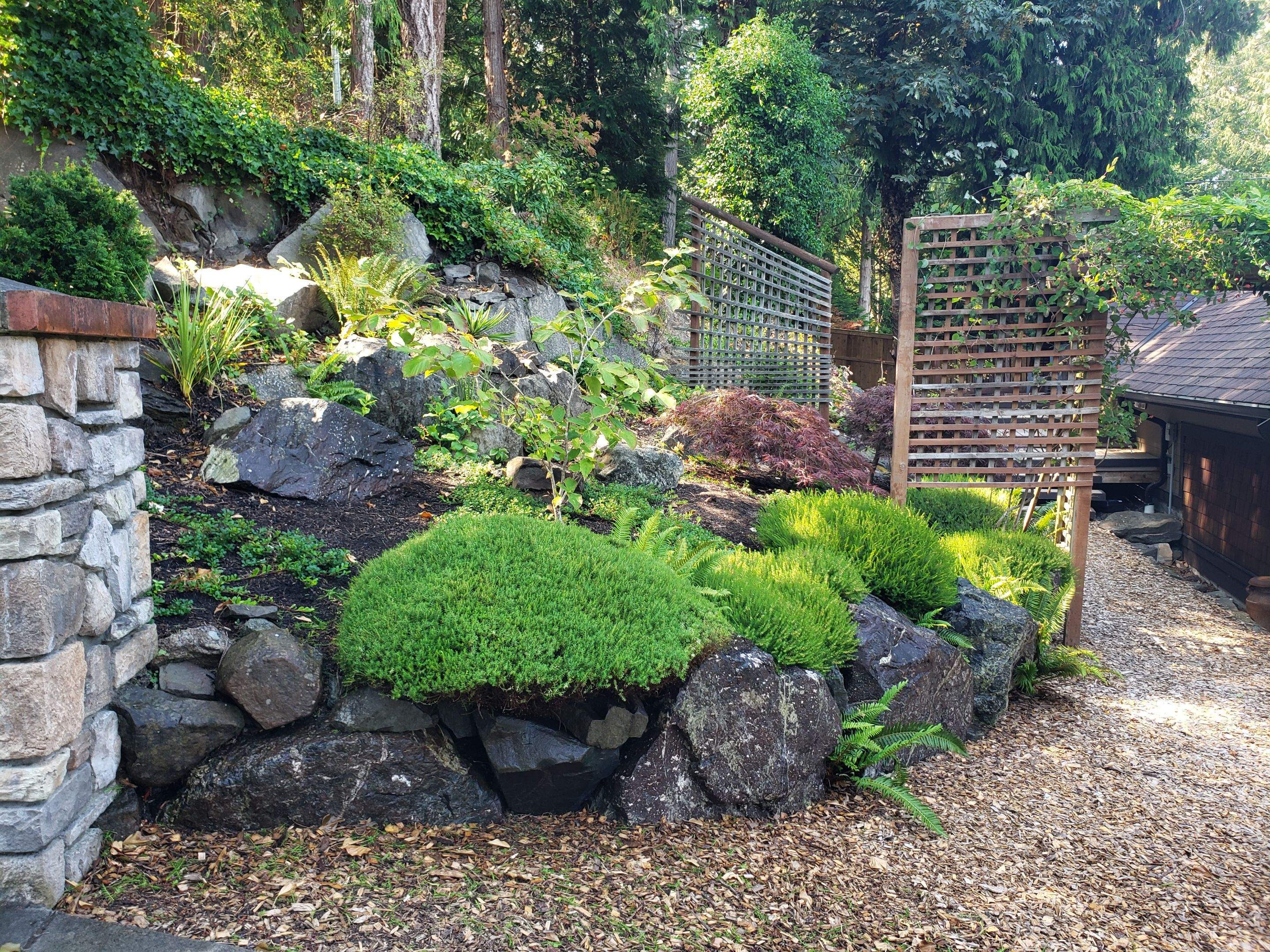 North Saanich Residence by Habanero Garden and Exterior Care