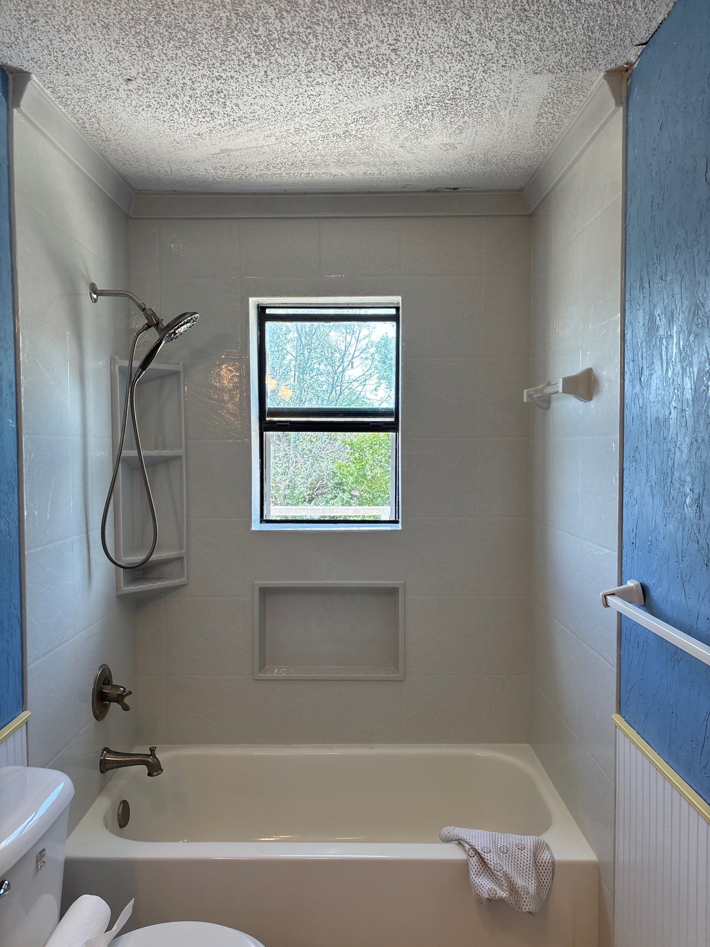 Hall Bath Tub Surround by New Bath Technologies
