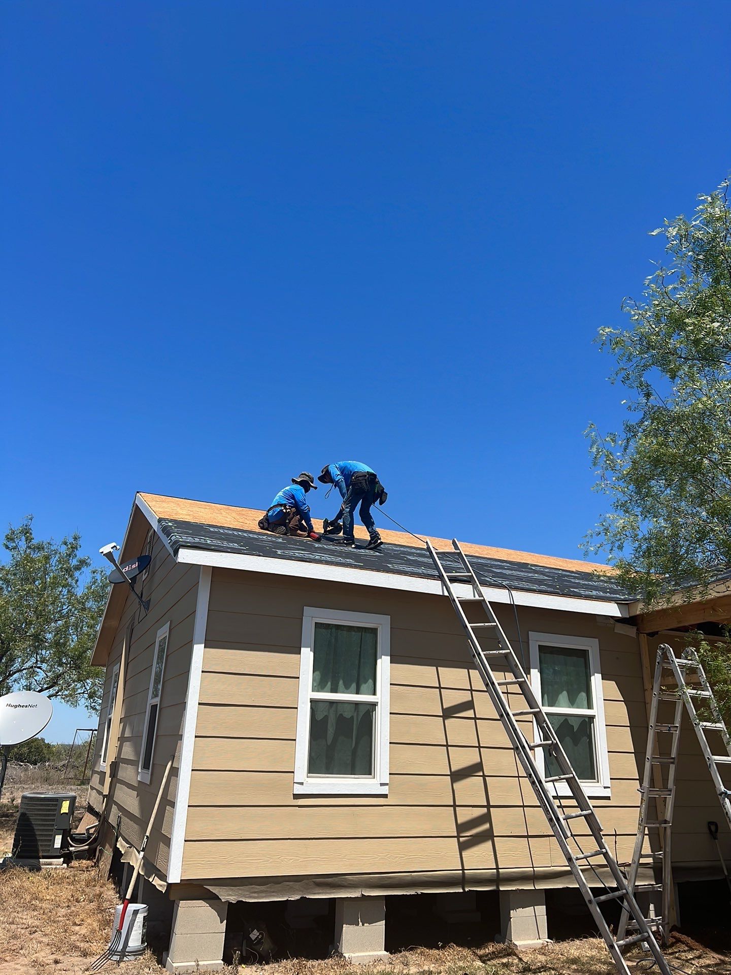 Front Porch Sitt'n by Bayfront Roofing and Construction