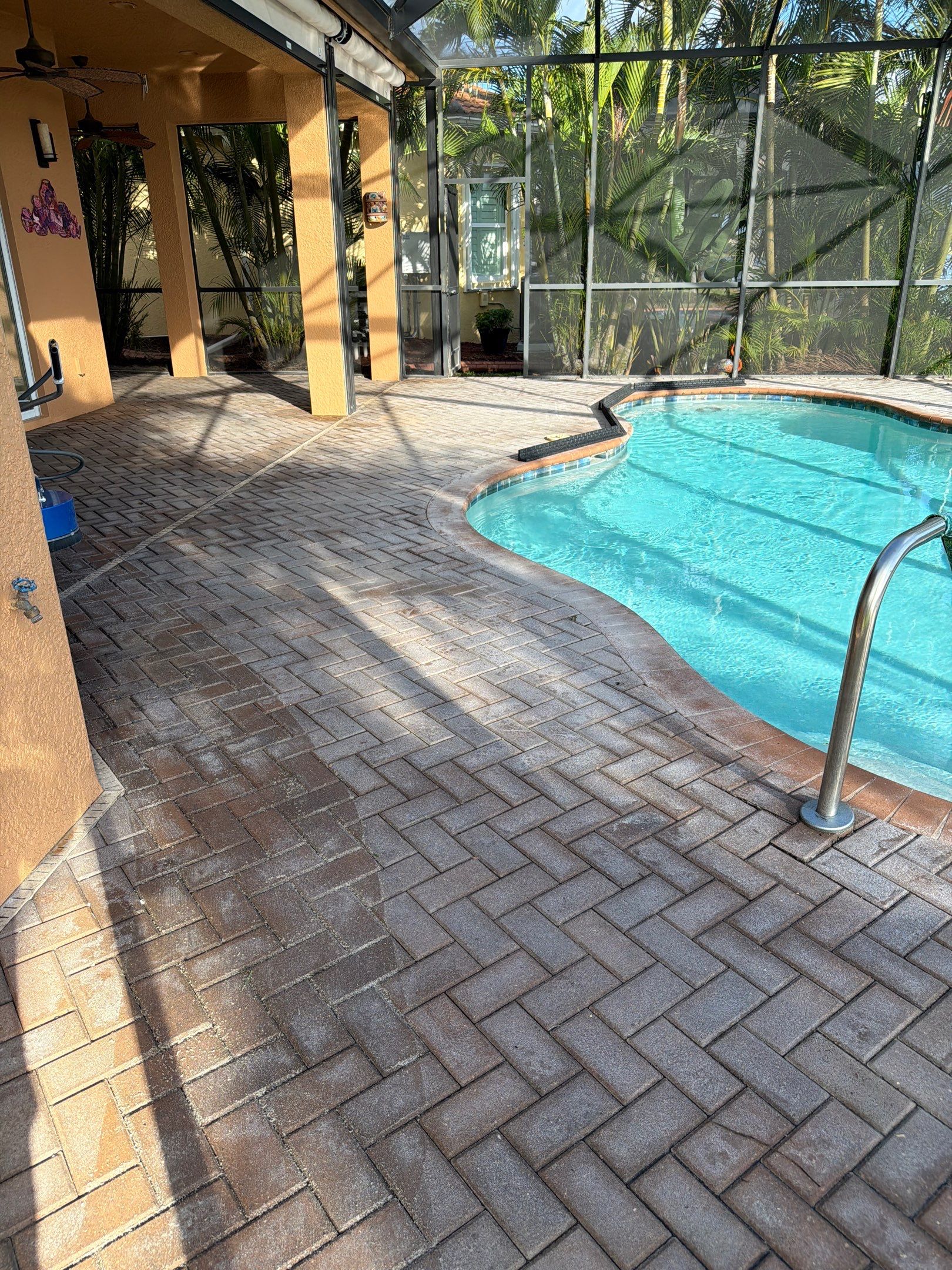 Valencia Lakes Paver Stripping and Sealing for Full Residential Property by Supreme Paver Experts