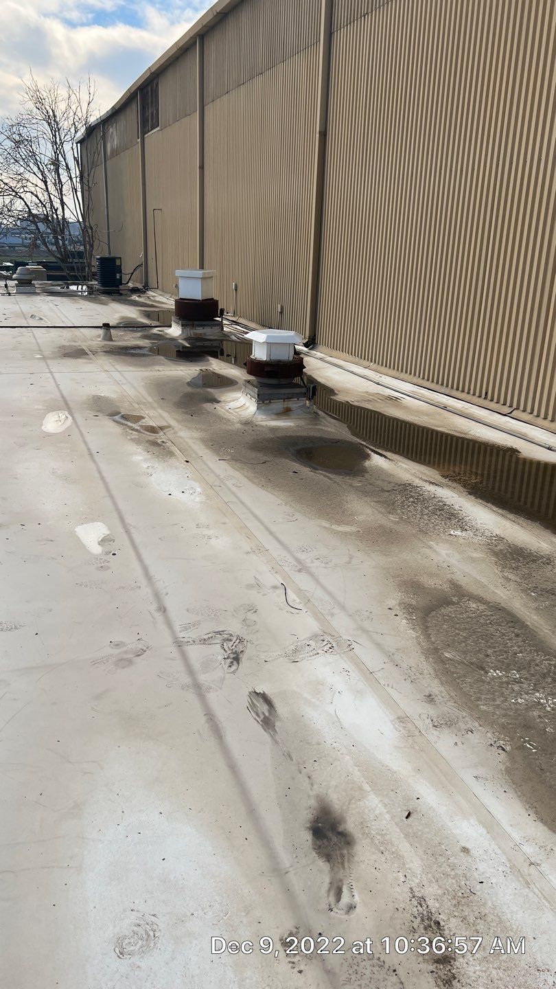 TPO single-ply roofing system using GAF by Straight Edge Roofing Inc