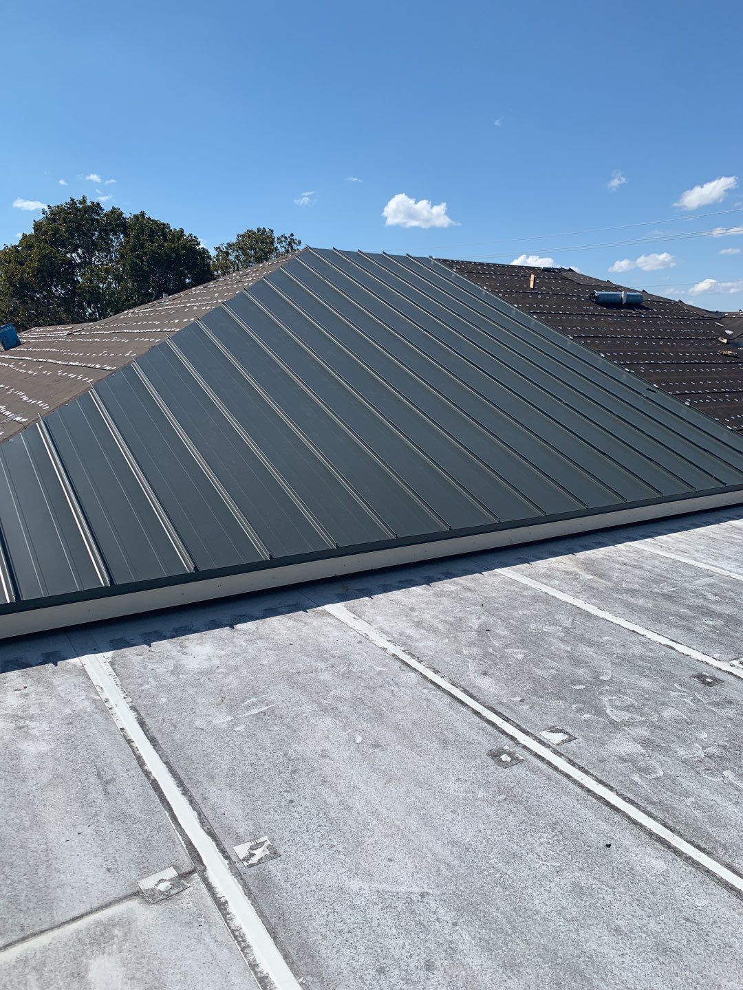 Metal Roof - Galvalume - Charcoal by Istueta Roofing