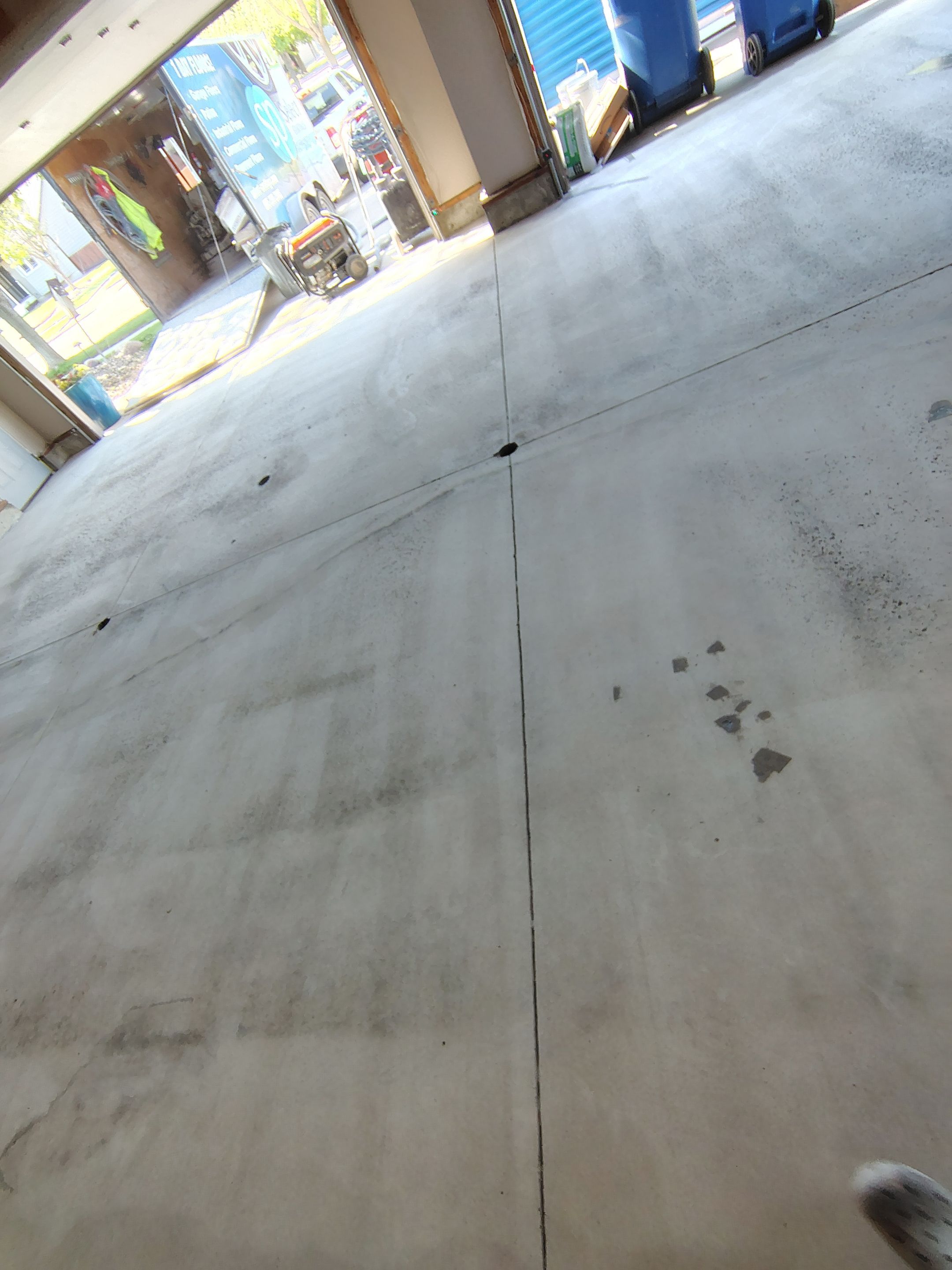 Sioux Falls Garage Concrete Repair and Epoxy Flake Floor Coating by Select Painting, Coatings & Garage Cabinets