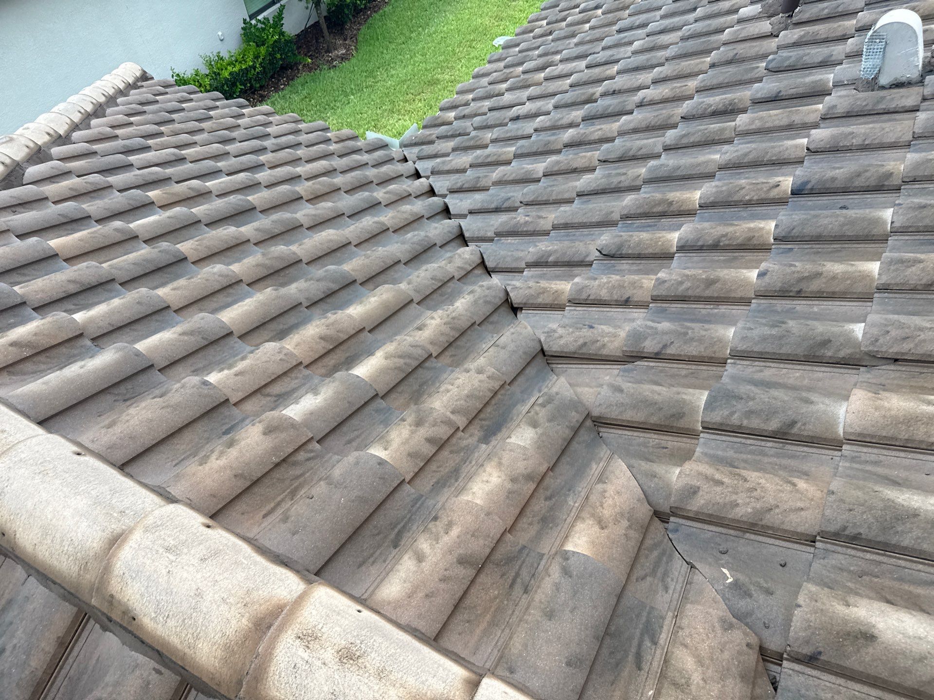 Concrete Tile Roof, Paver Driveway & Lanai Cleaning – Artisan Lakes Esplanade, Palmetto, FL by Sunshine AquaWash