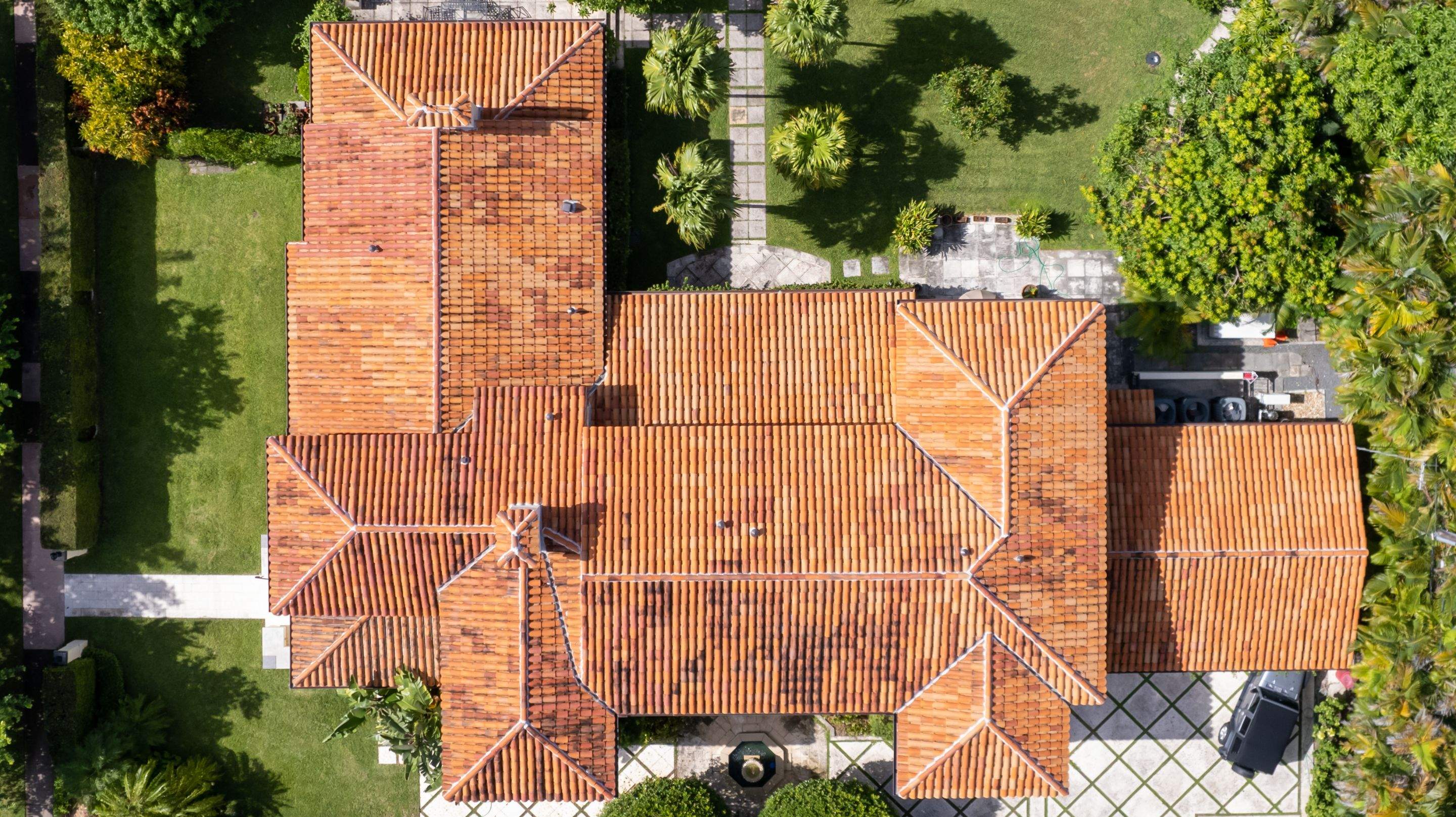 Granada Handmade Barrel Tile - Flashed Blend by Istueta Roofing