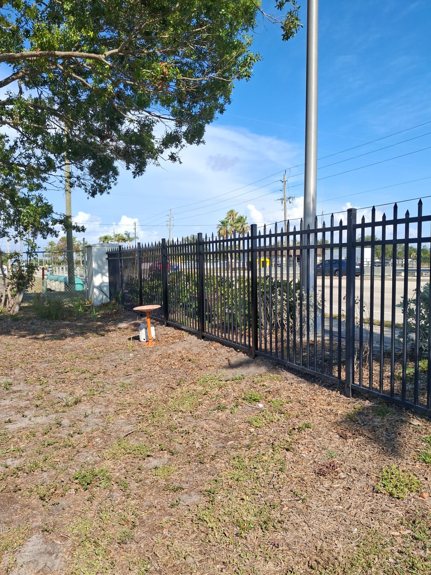 211 63rd Ave W  by H&Y Fence