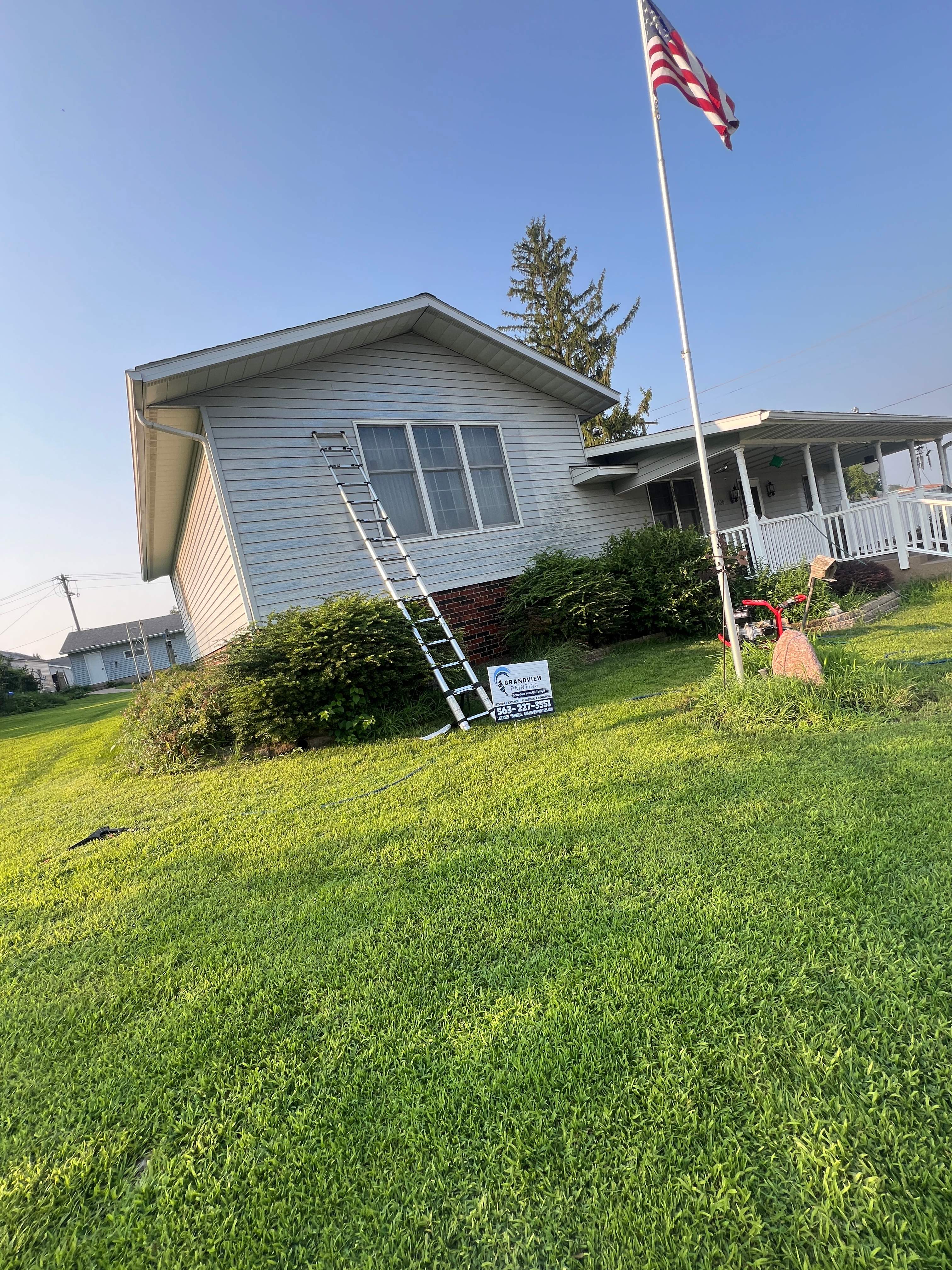 Aluminum Siding Repaint by Grandview Painting