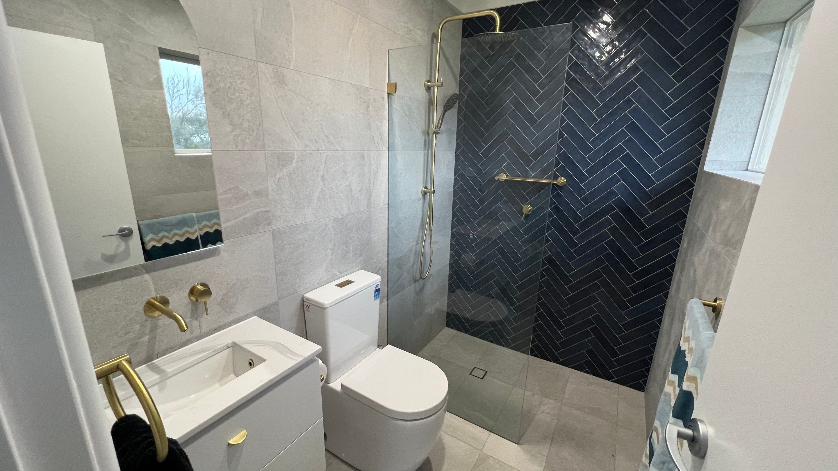 Small Ensuite Renovation by Re-seal Bathrooms