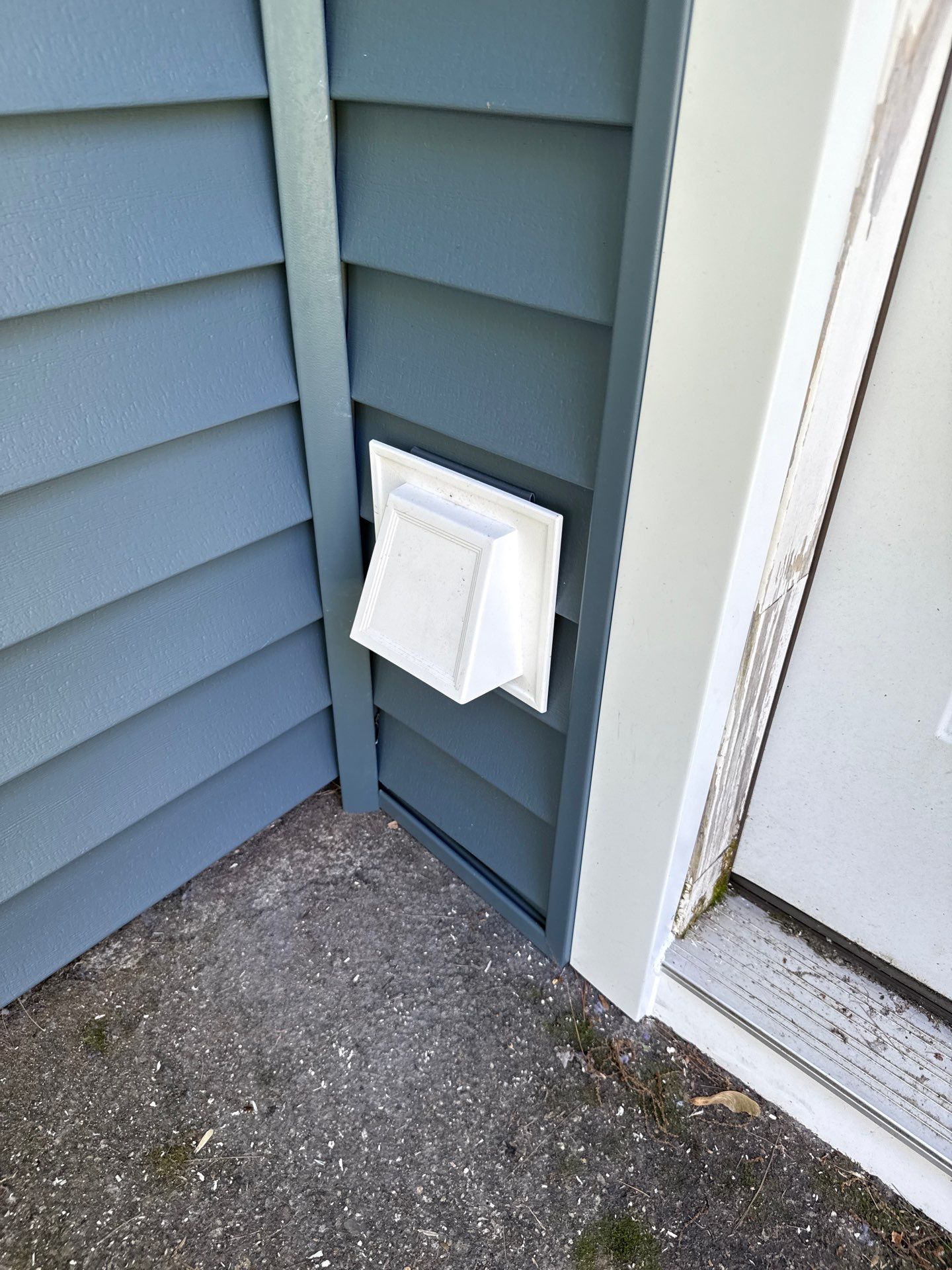 Vinyl Siding Transformation – Pacific Blue by Mighty Dog Roofing of Greater Middlesex County