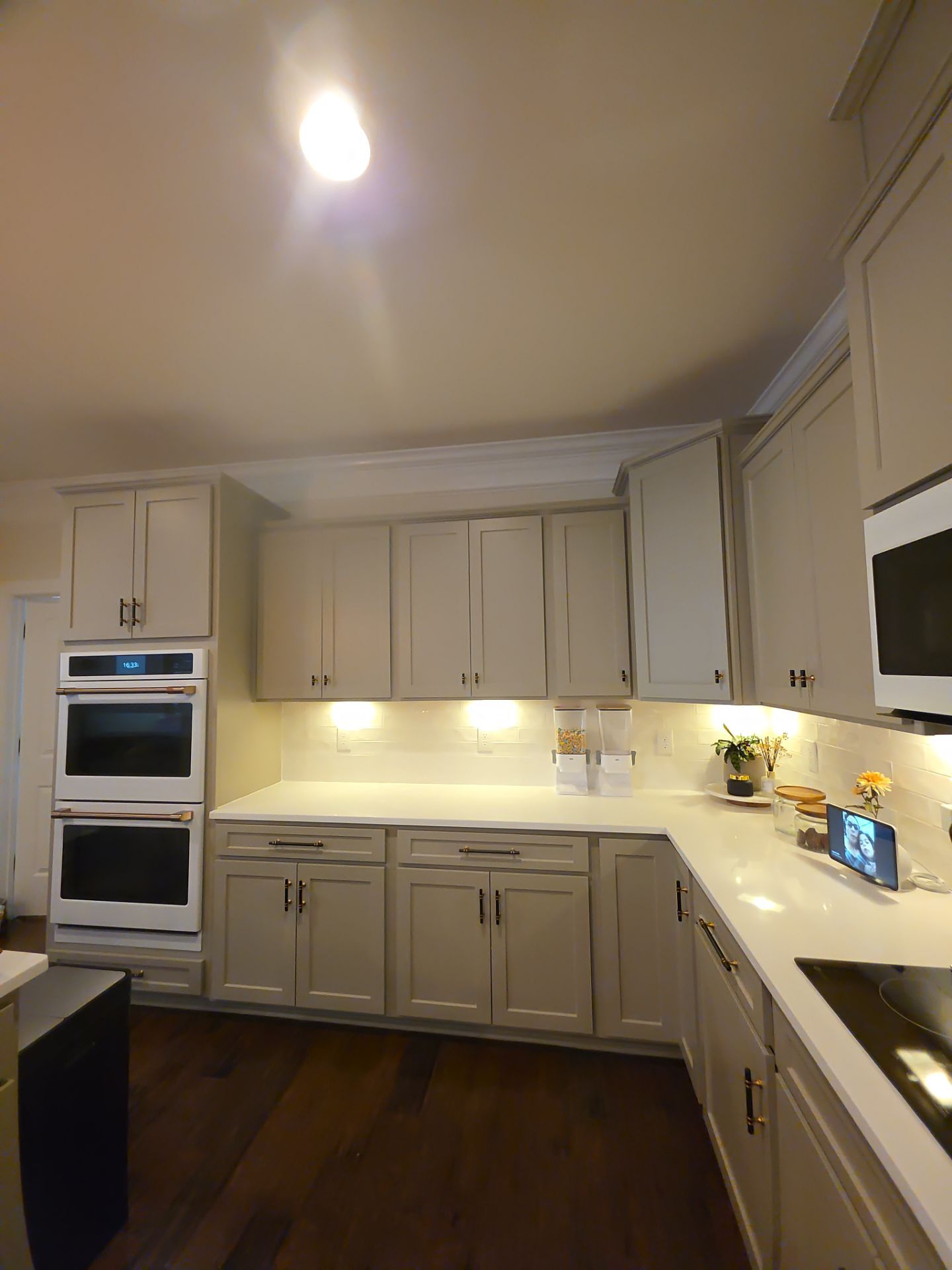 From Dated to Dazzling: A Bright Kitchen Transformation in Holly Springs by Elite Remodeling and Design LLC