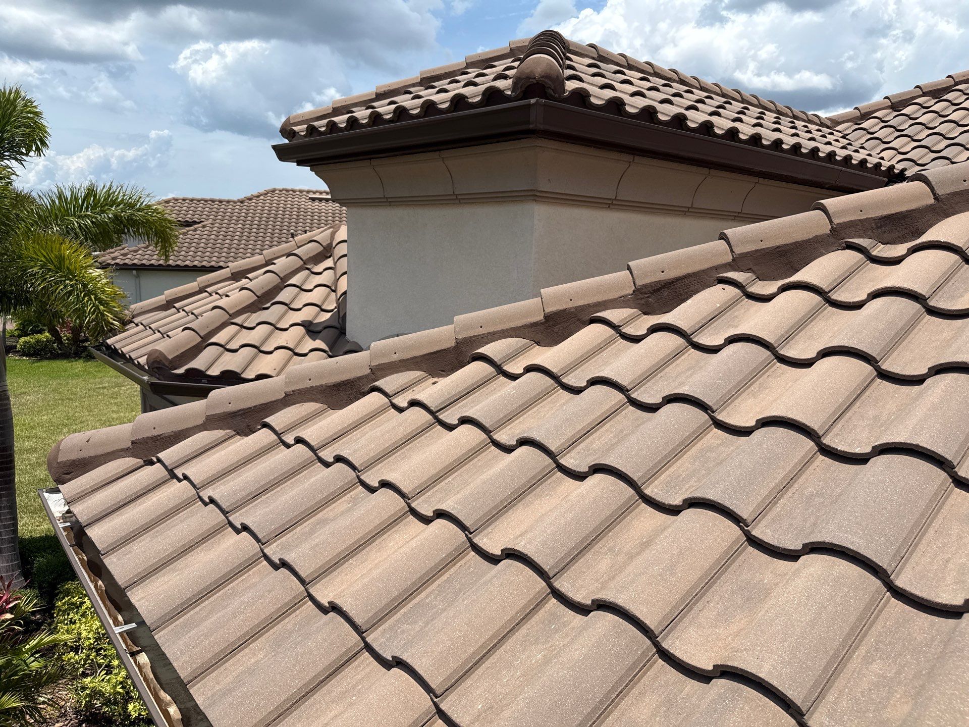 Concrete Tile Roof, Paver Driveway & Lanai Cleaning – Artisan Lakes Esplanade, Palmetto, FL by Sunshine AquaWash