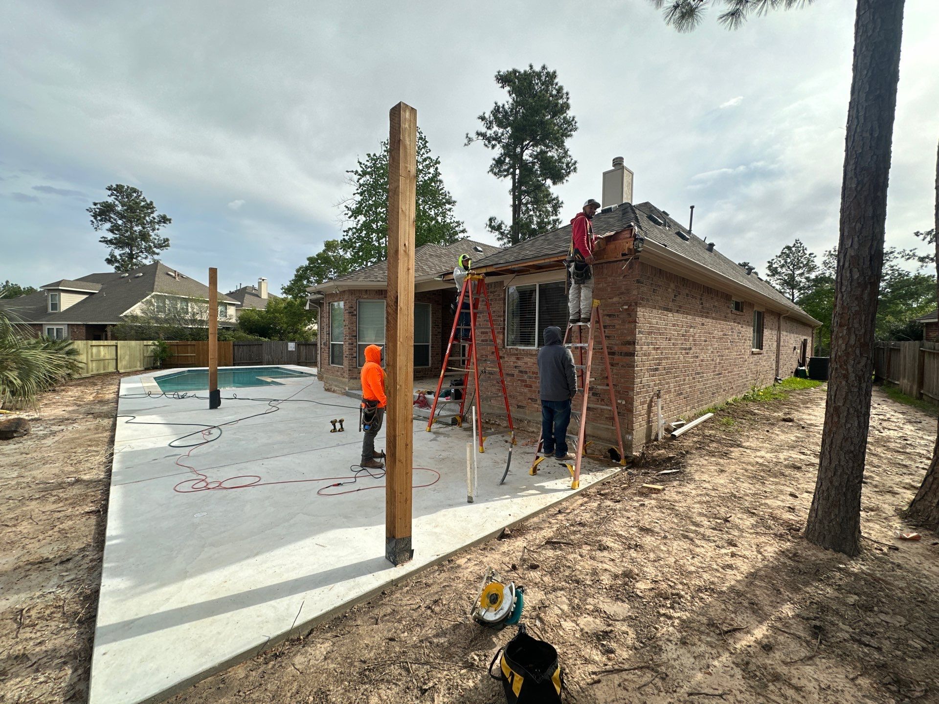 Pool, Patio Cover and Summer Kitchen in Sterling Ridge by SophAlx LLC