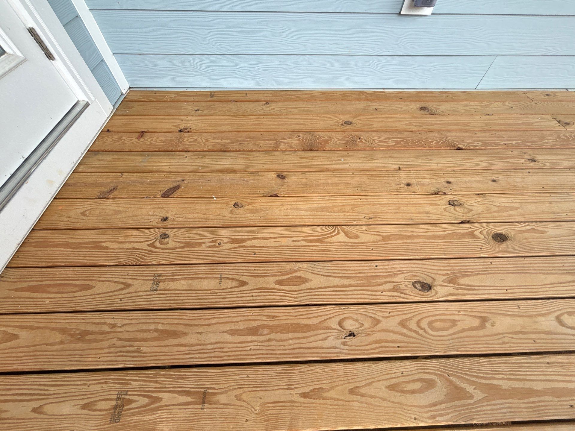 Wood Deck using Wood Sealant by DuraSeal