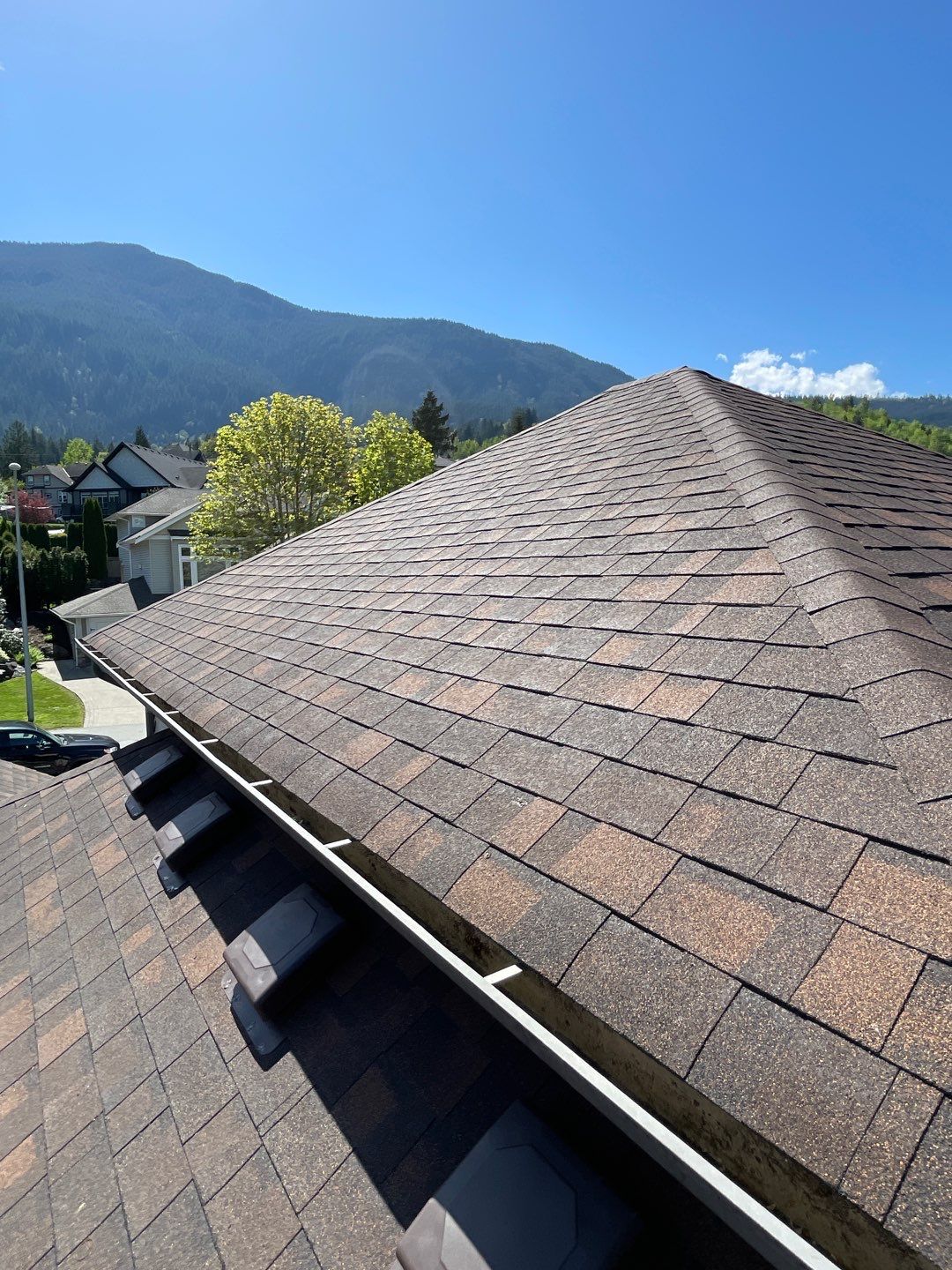 Residential Roofing Installation using OC Oakridge shingles by Top Notch Roofing Inc