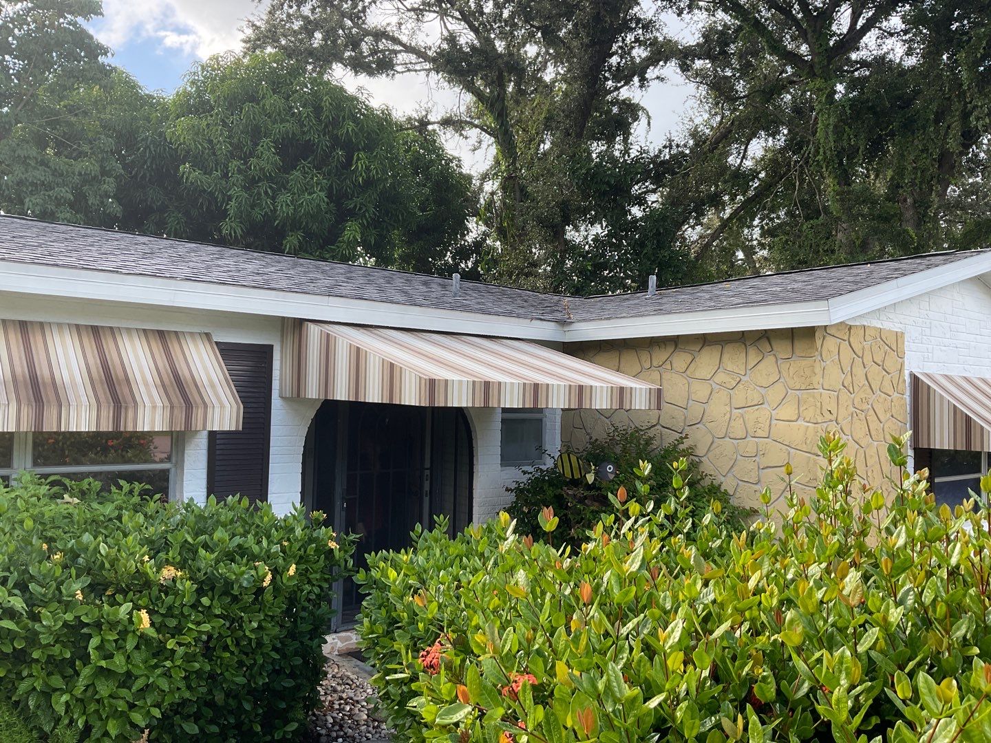 Aluminum Seamless Gutters and new Splash Guard Gutters in Fort Myers by Gutter Professors