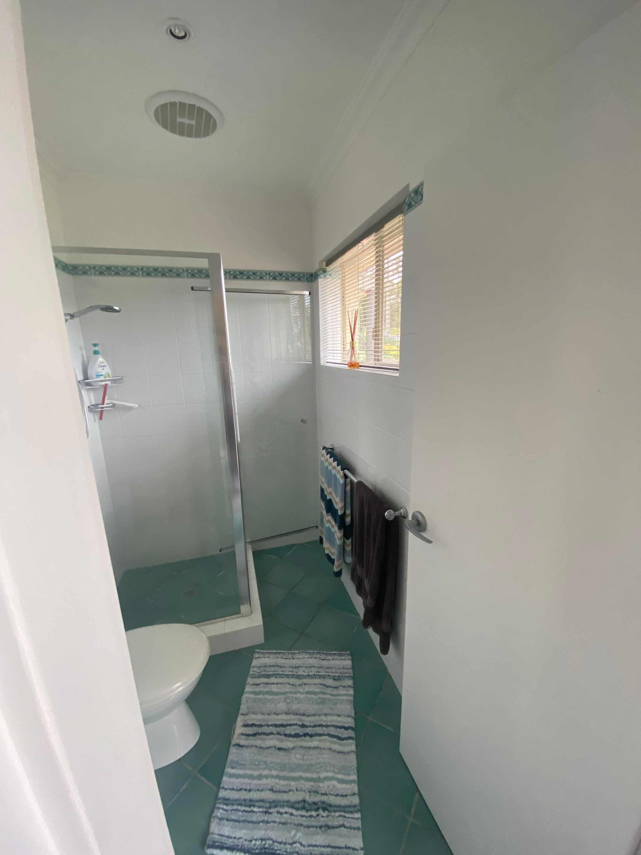 Small Ensuite Renovation by Re-seal Bathrooms
