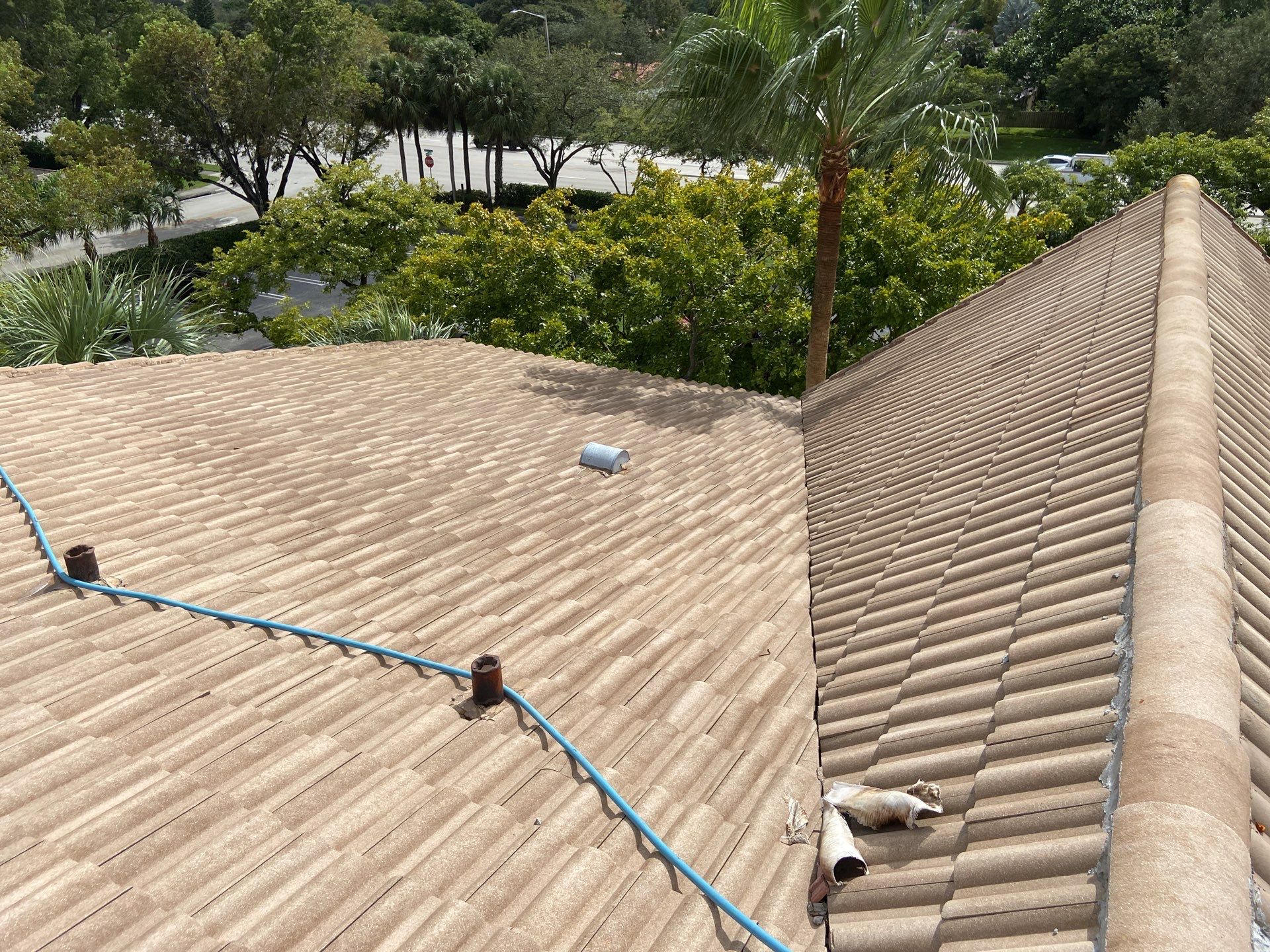 Commercial Roof Cleaning Coral Springs by BKB Pressure Cleaning LLC